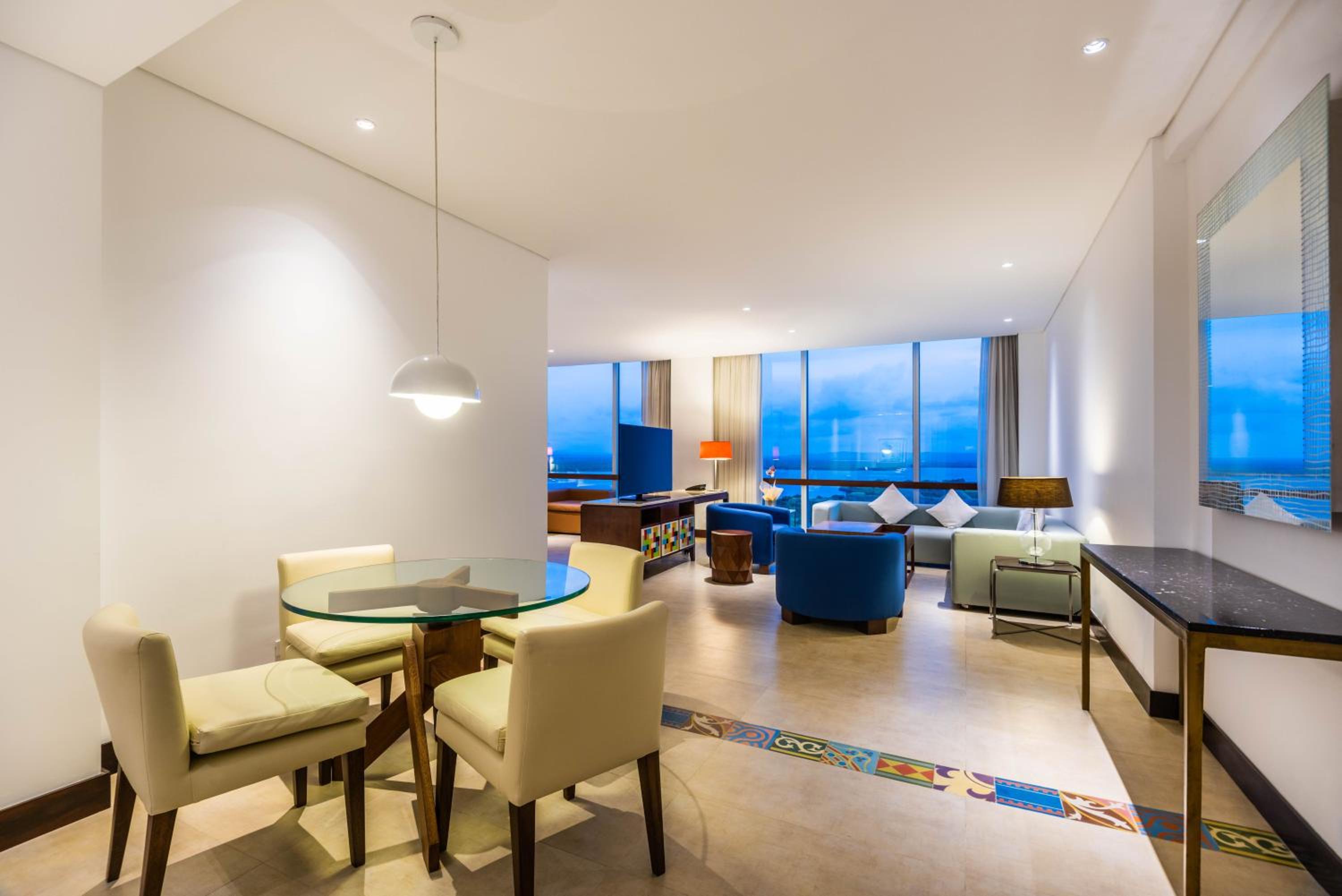 King Suite - Photo 1