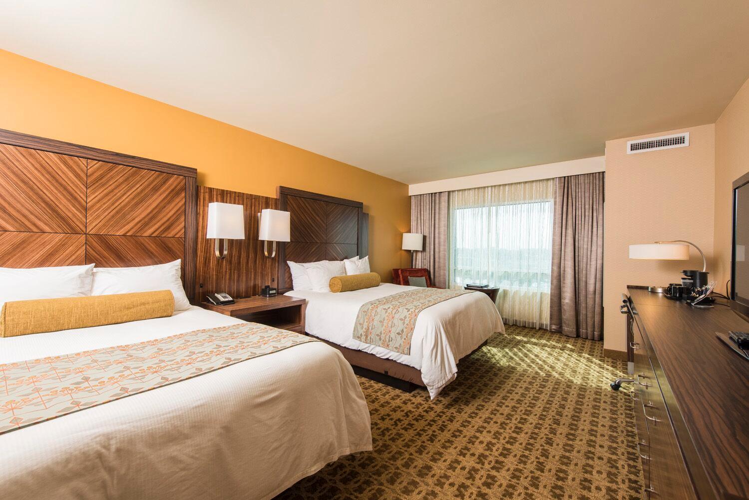 Queen Room with Two Queen Beds photo 3