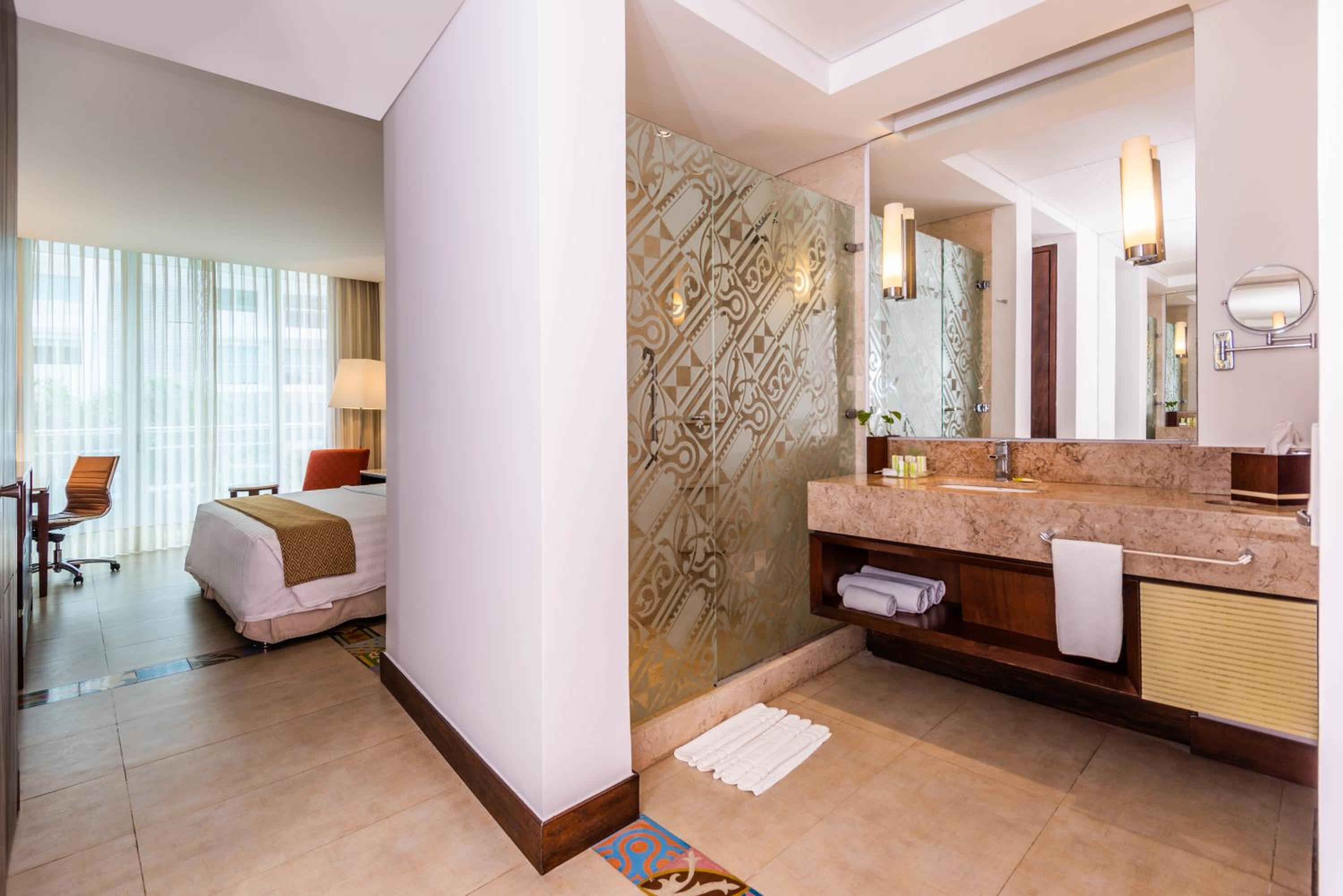Standard King Room with Garden View - Photo 5
