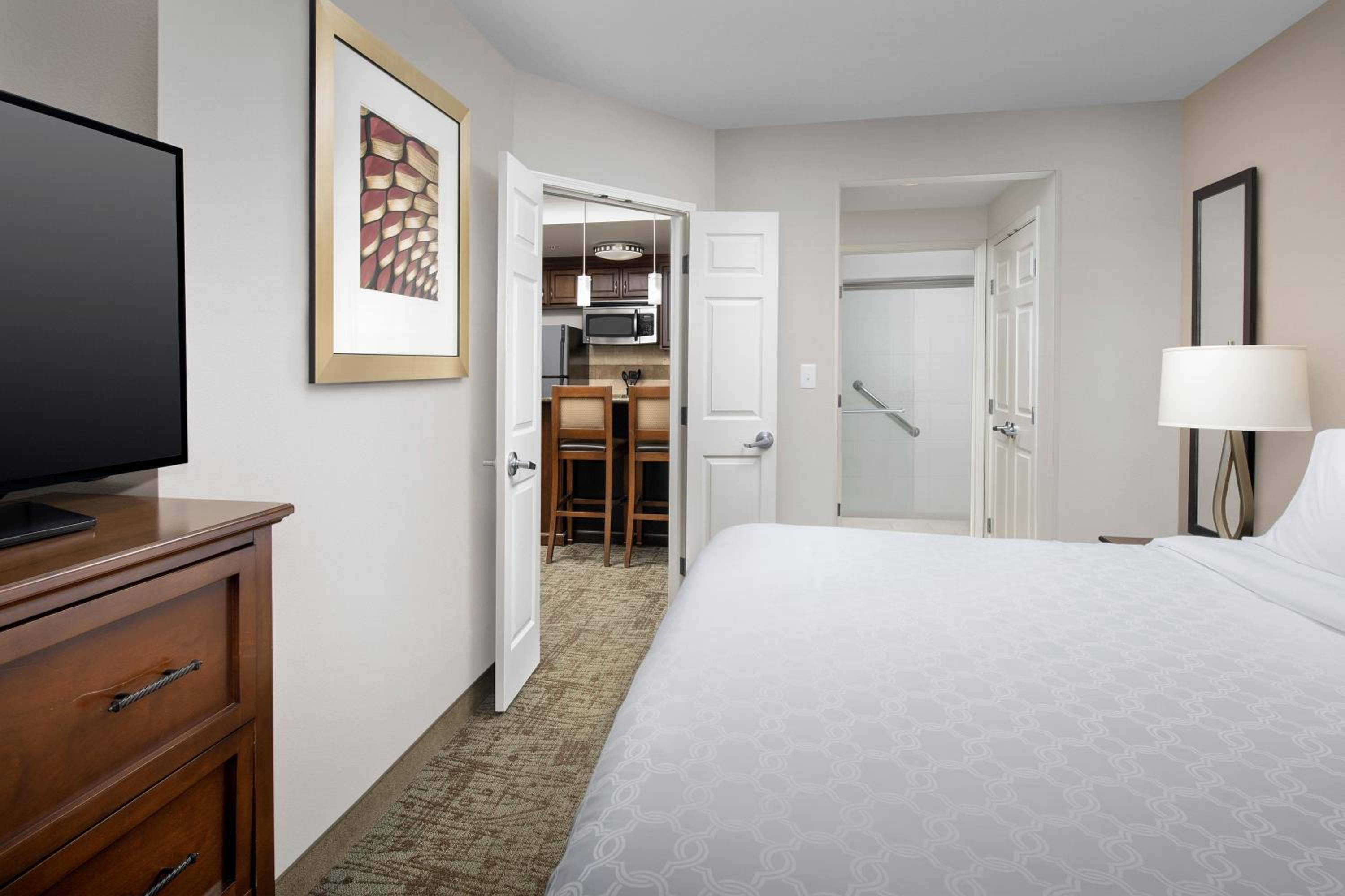 One-Bedroom King Suite - Photo 7