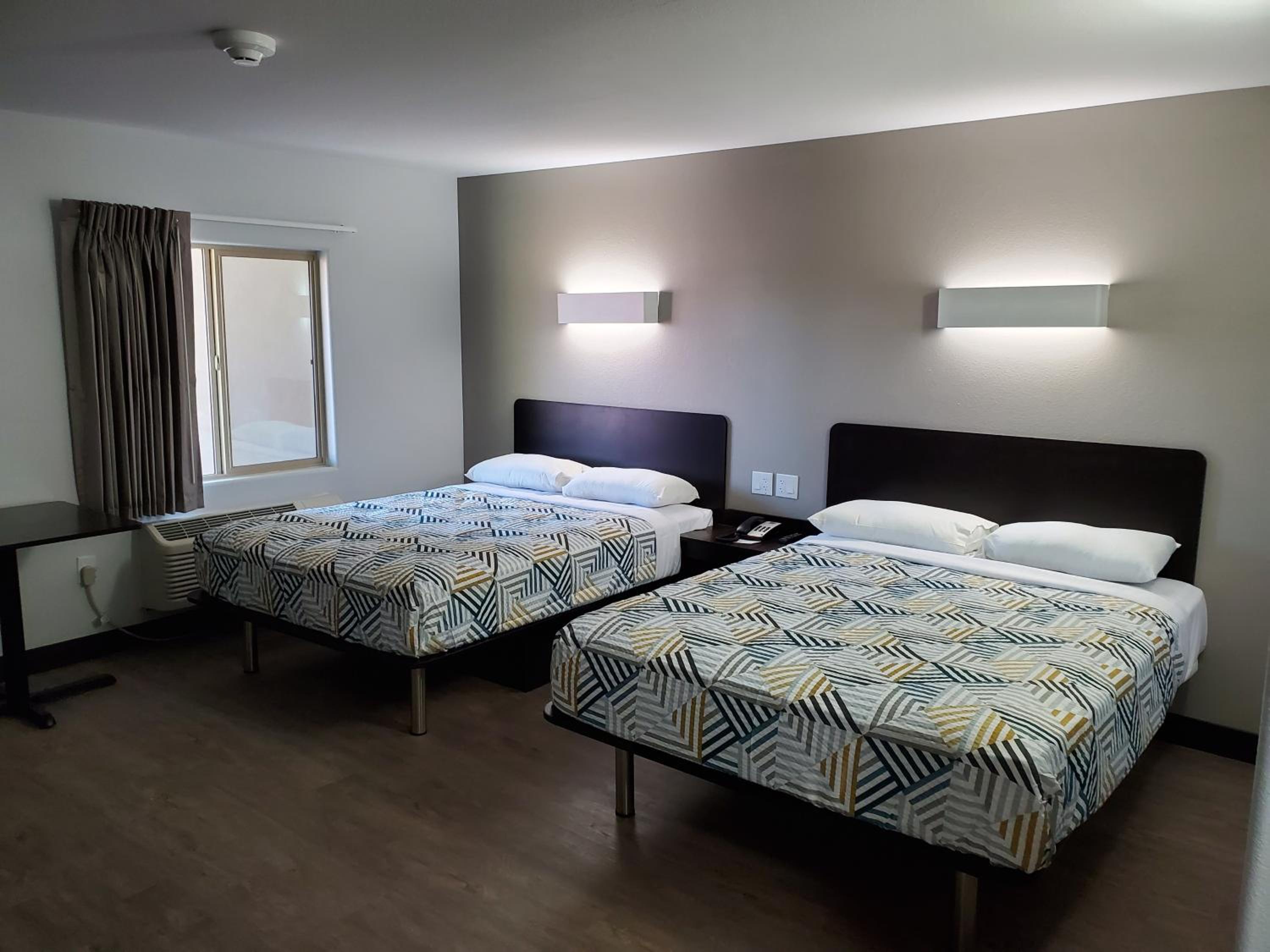 Queen Room with Two Queen Beds - Disability Access - Non-Smoking - Photo 1