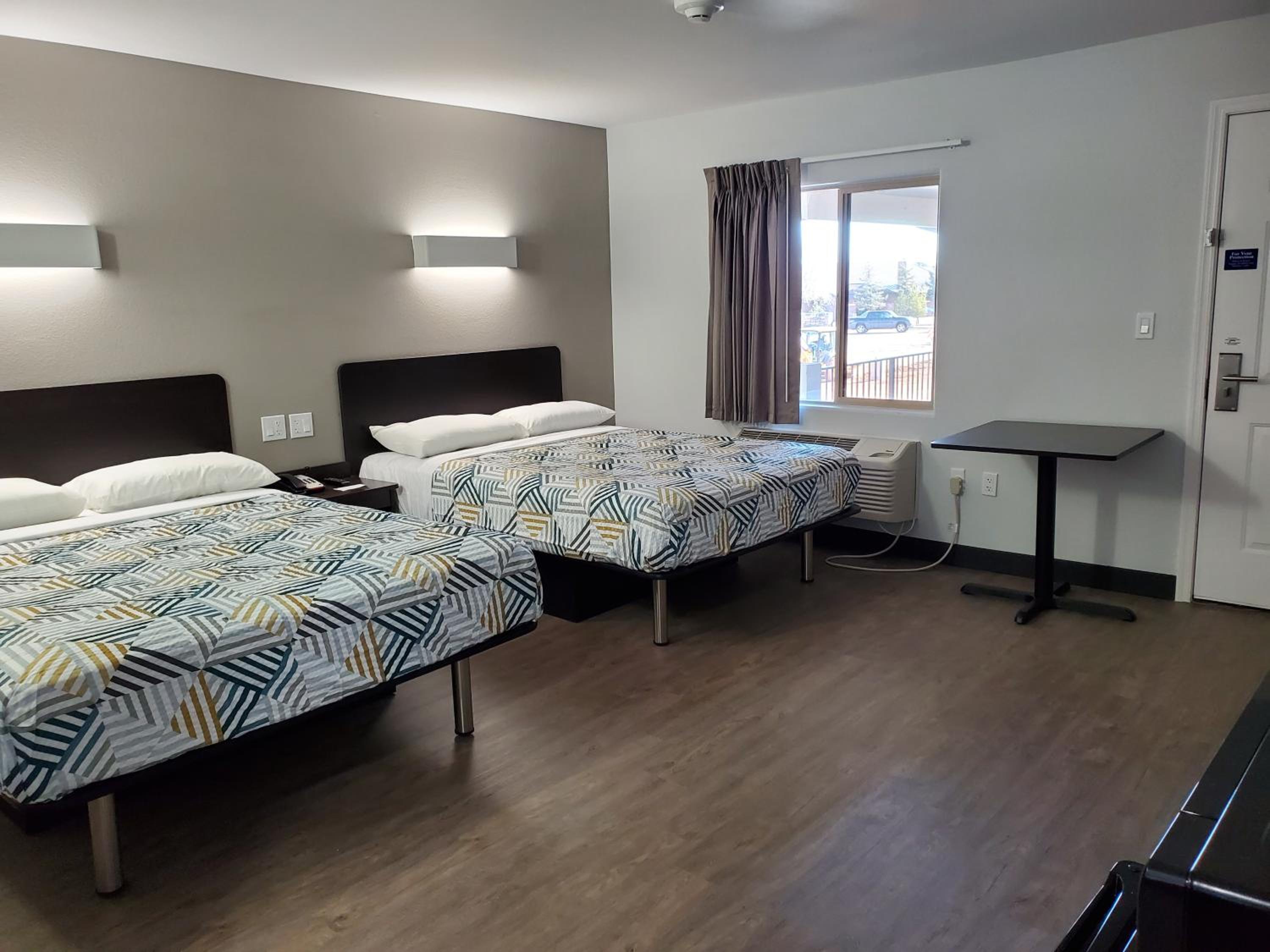 Queen Room with Two Queen Beds - Disability Access - Non-Smoking - Photo 13