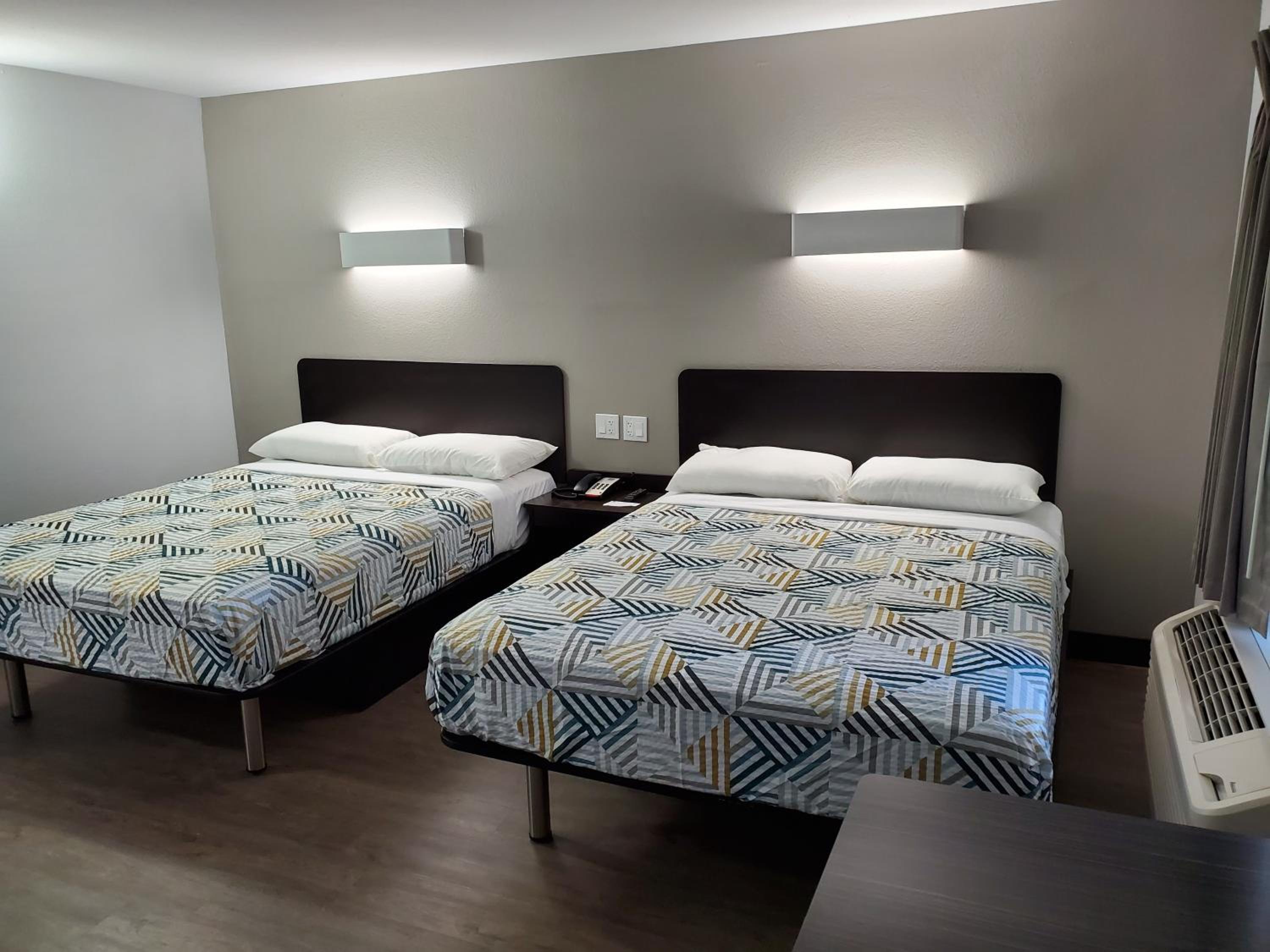 Queen Room with Two Queen Beds - Disability Access - Non-Smoking - Photo 11