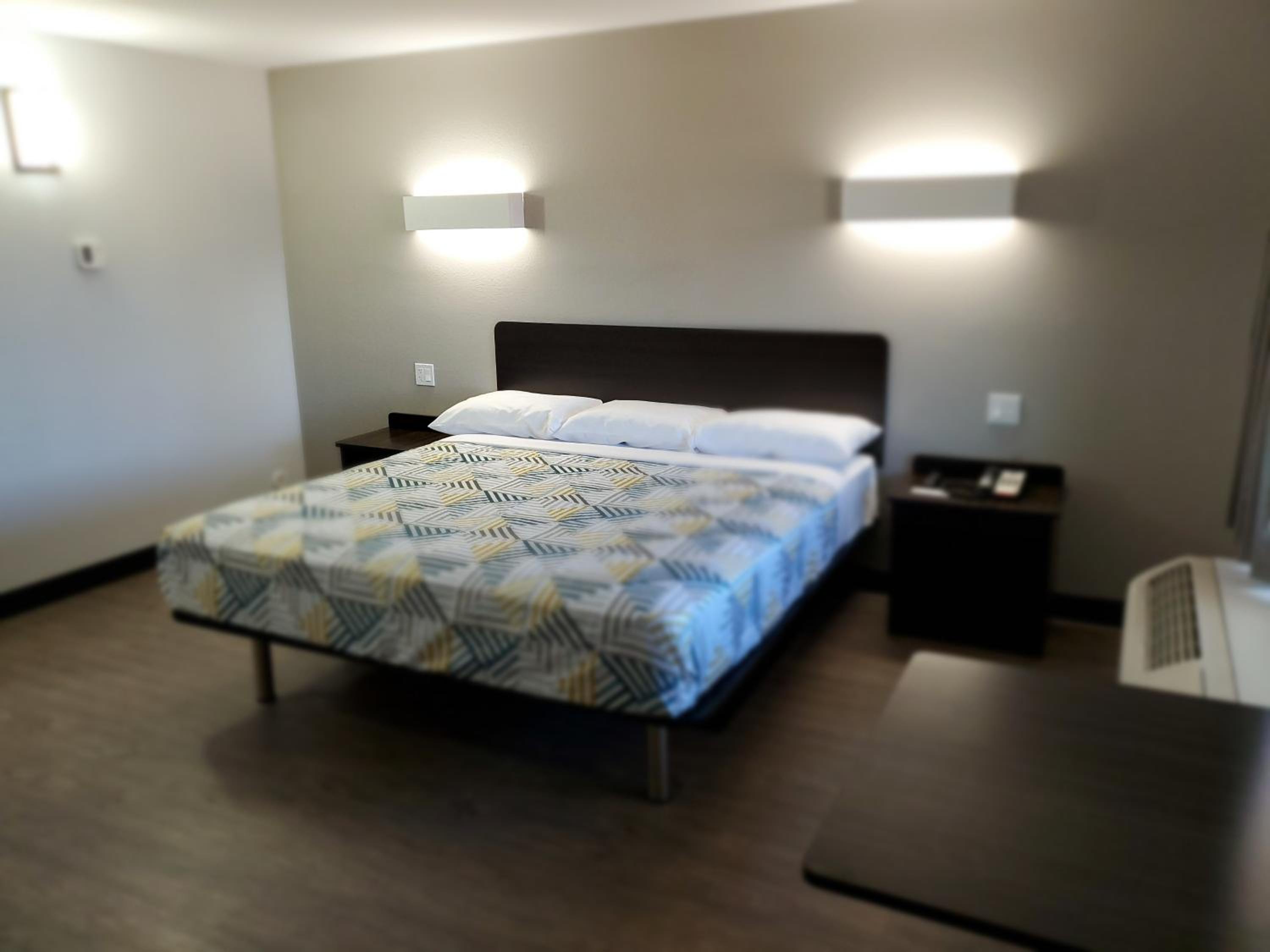 King Room - Disability Access - Non-Smoking - Photo 12