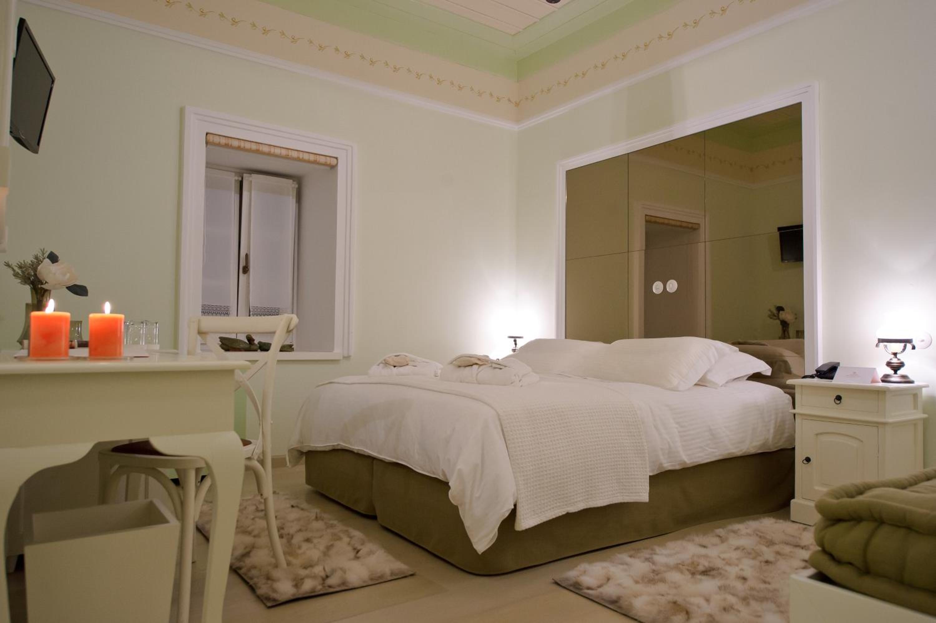 Junior Suite with Extra Bed - Photo 6