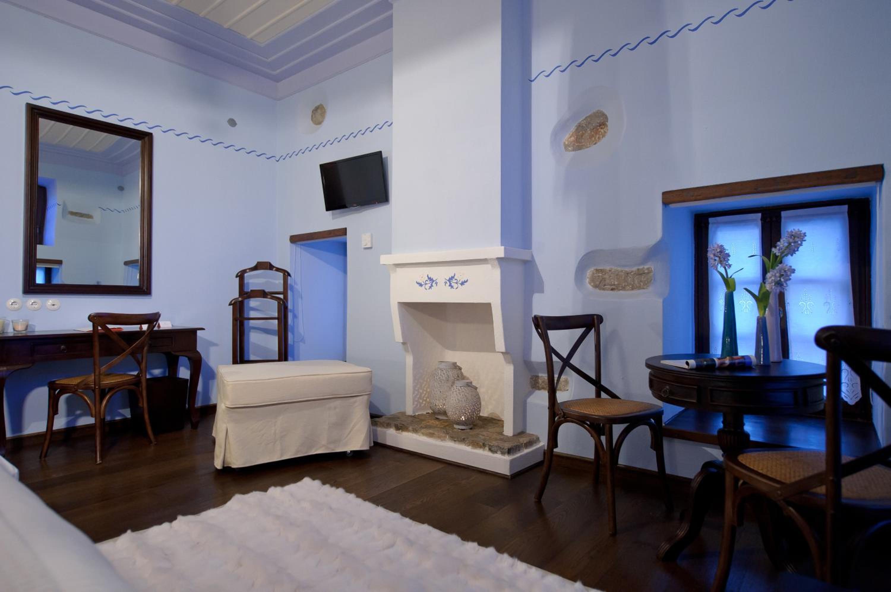Junior Suite with Extra Bed - Photo 10