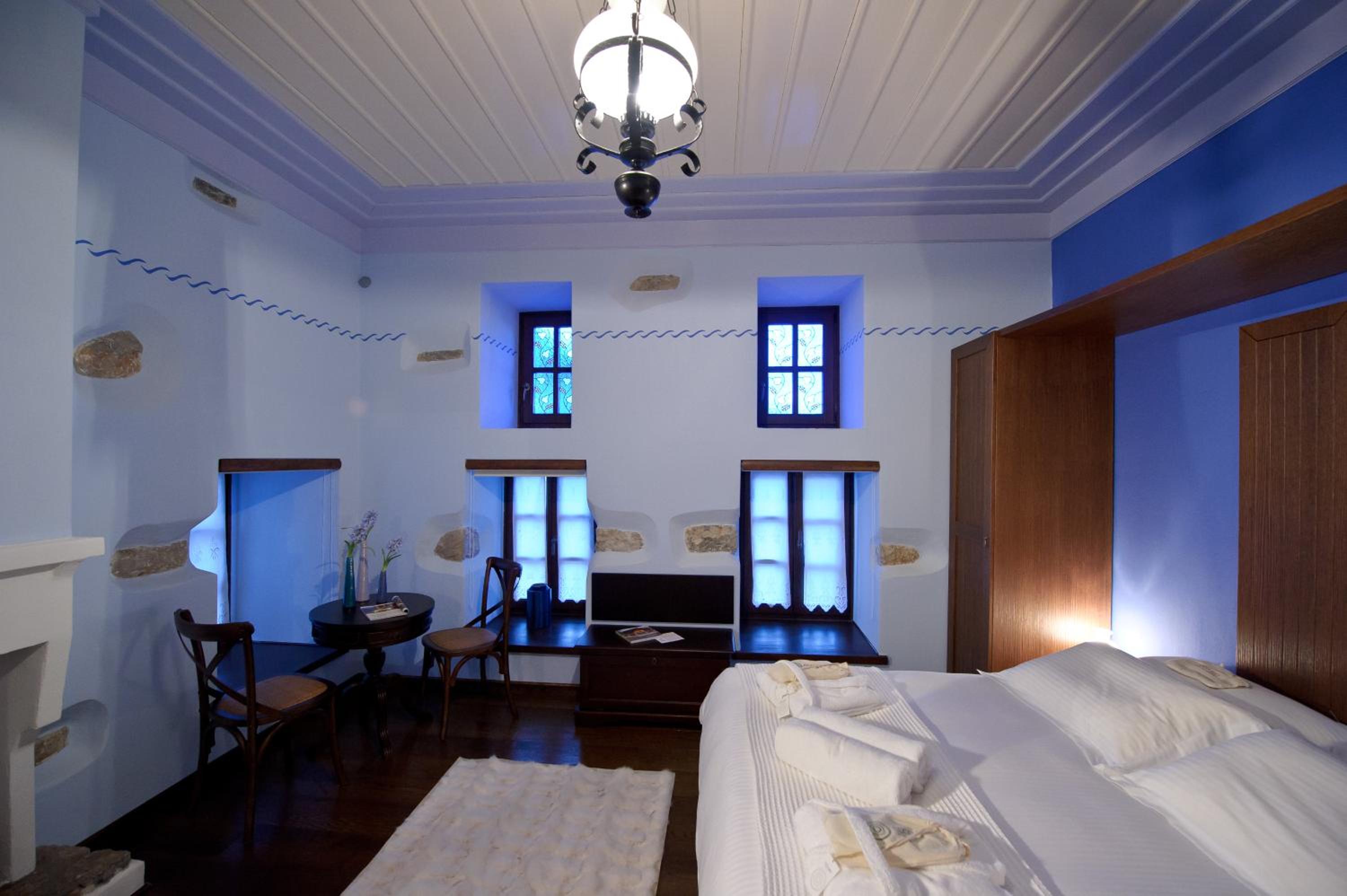 Junior Suite with Extra Bed - Photo 3