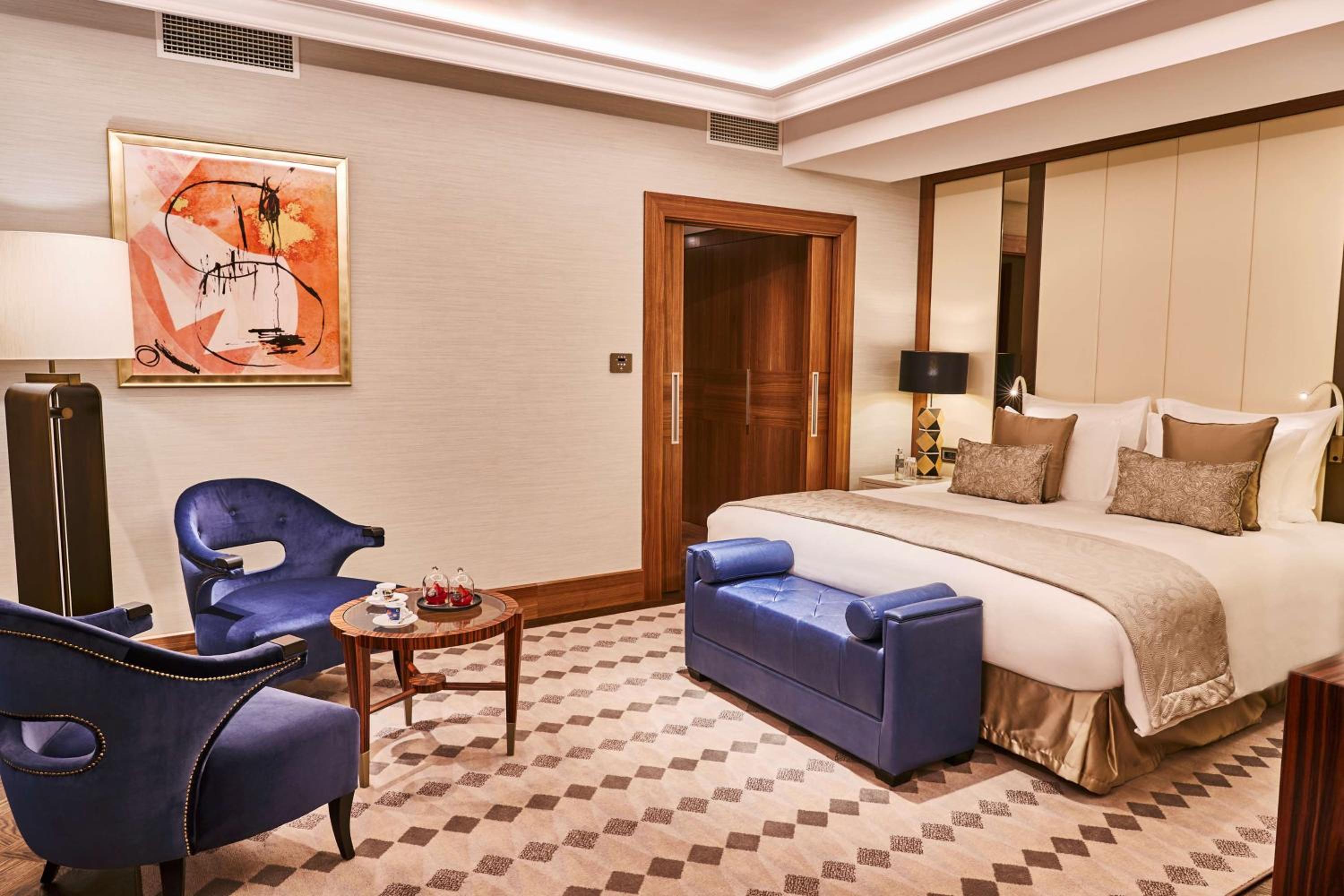 Diplomatic Suite - Photo 4