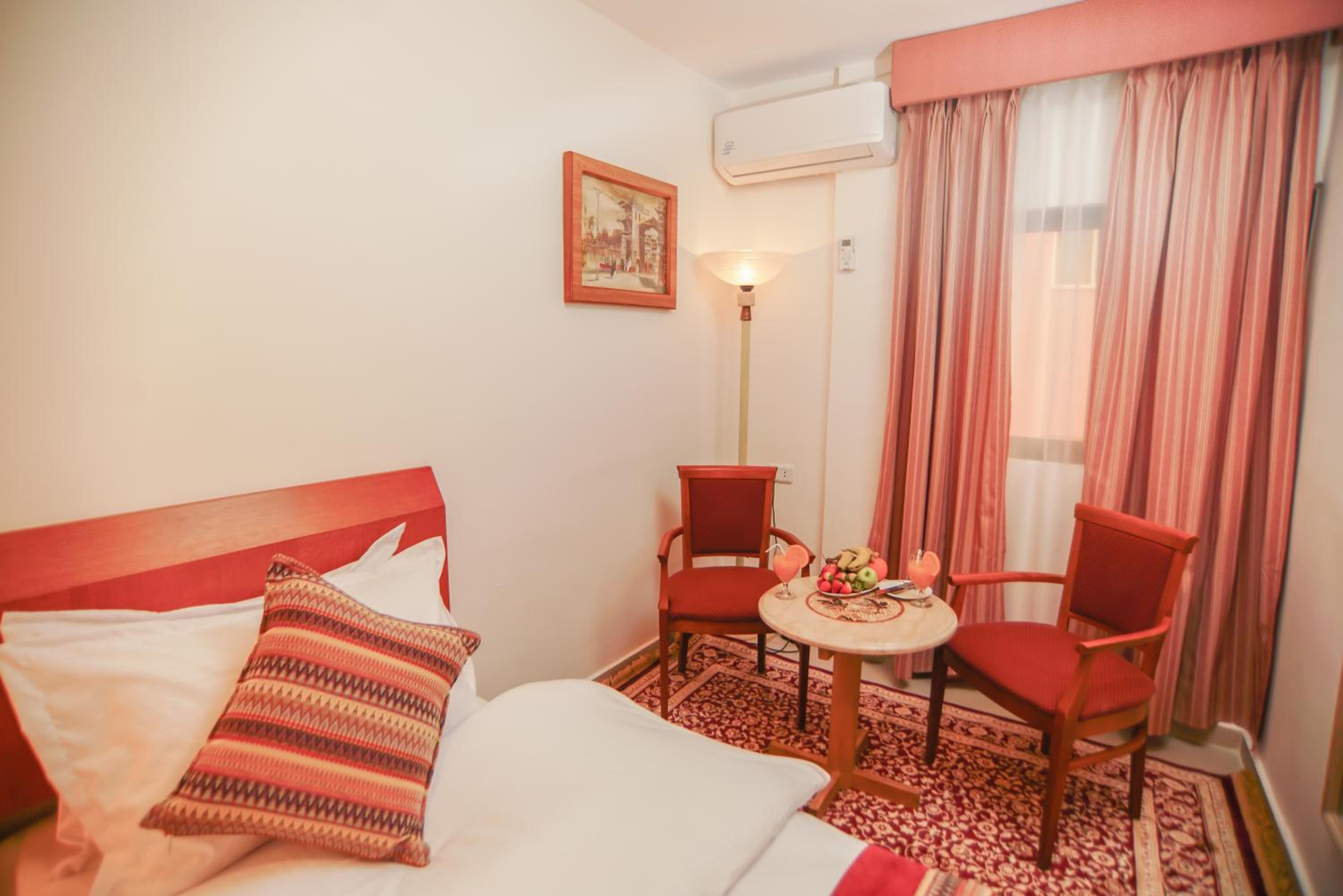 Deluxe King Room - Photo 24