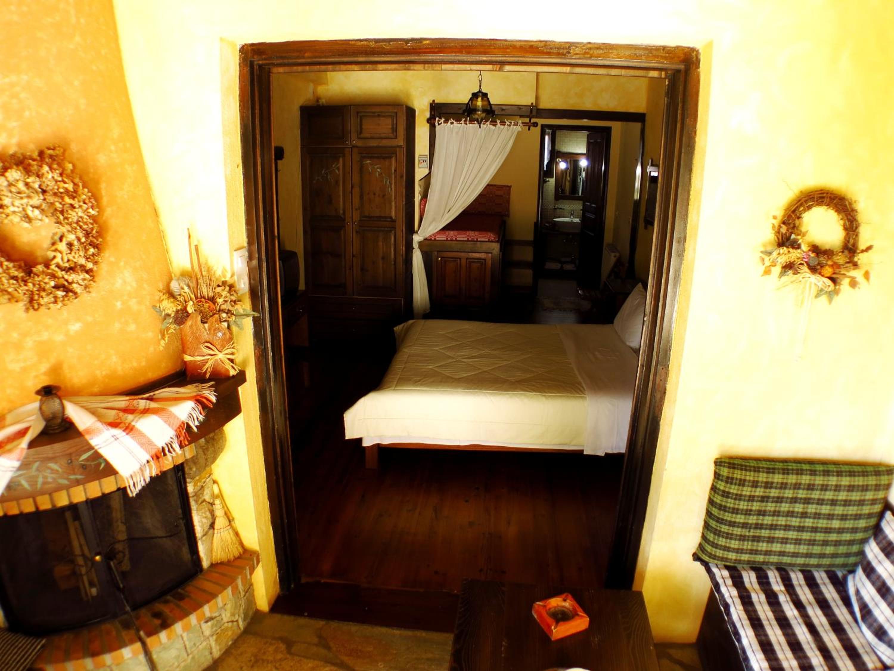 Superior Studio with Fireplace  - Photo 1