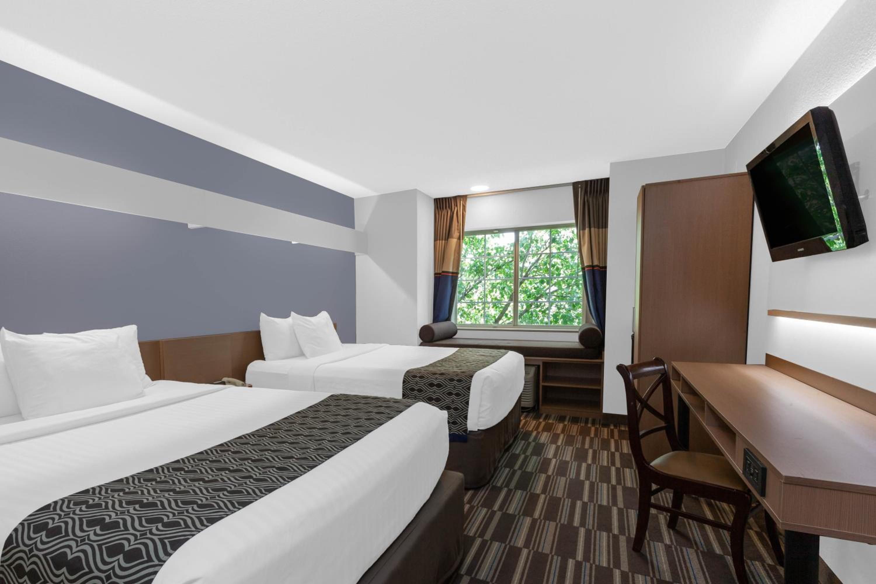 Queen Room with Two Queen Beds - Non-Smoking - Photo 1