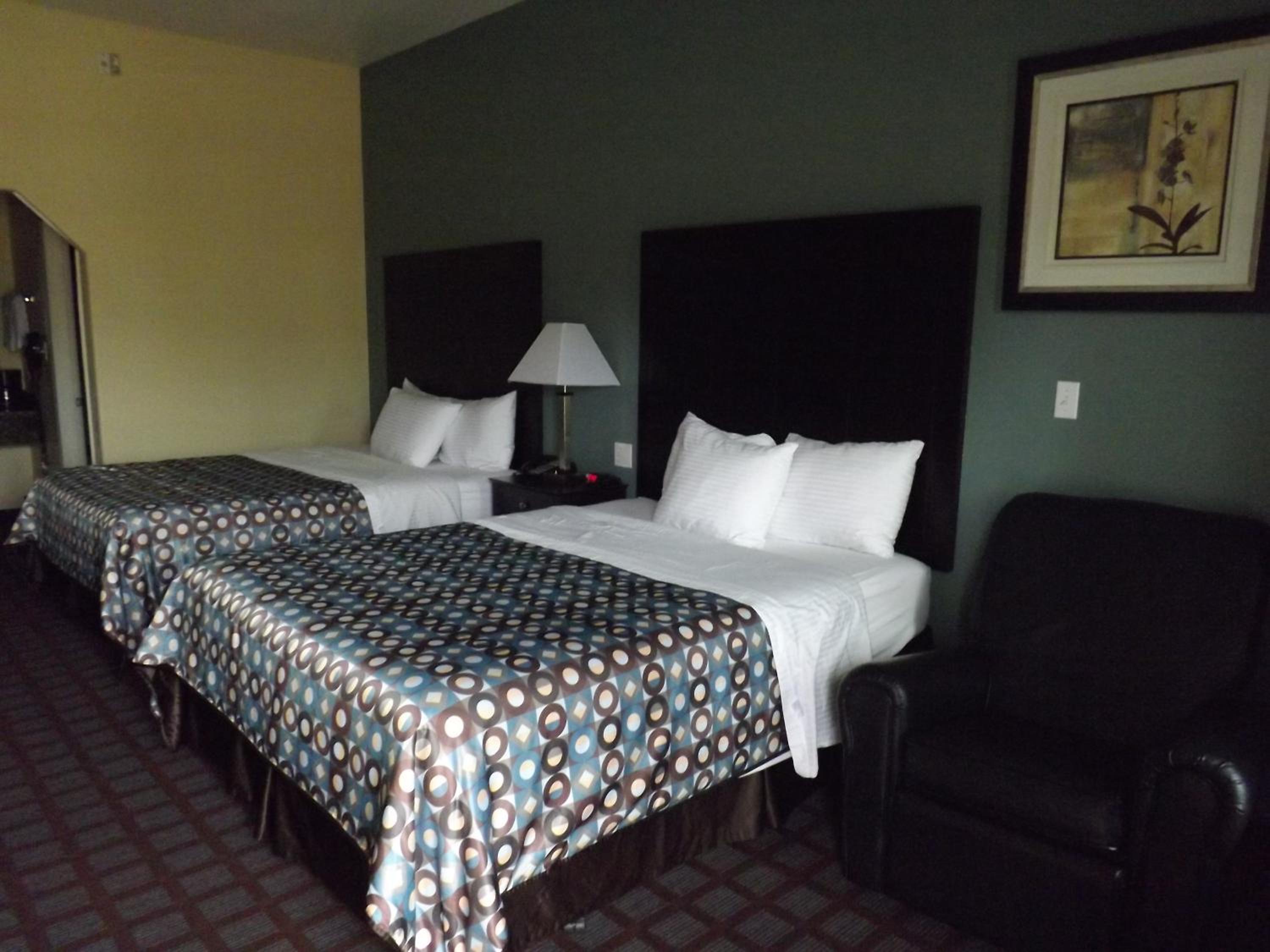 Non Smoking Two Queen Beds photo 3