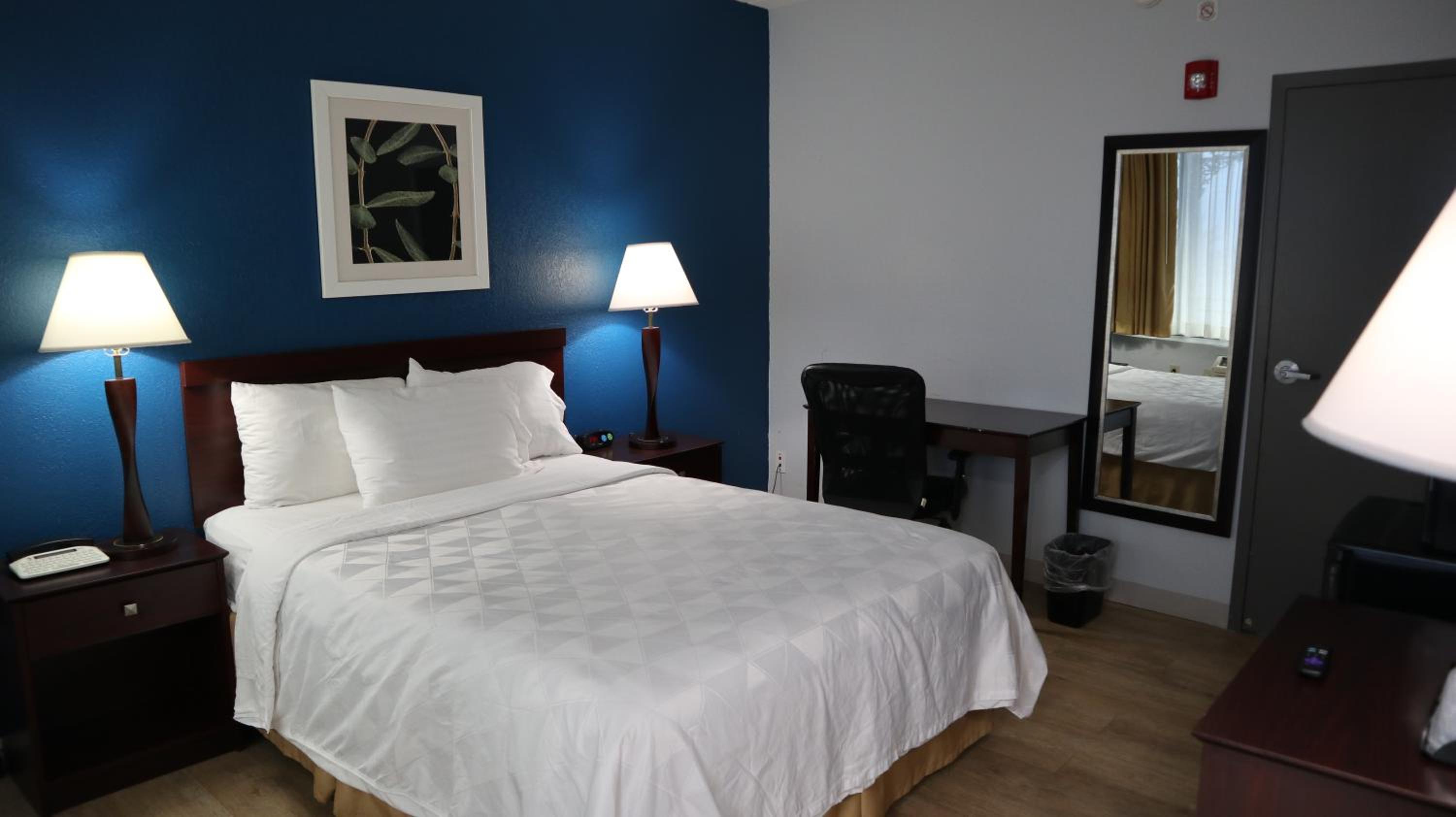 Queen Room - Disability Access photo 1