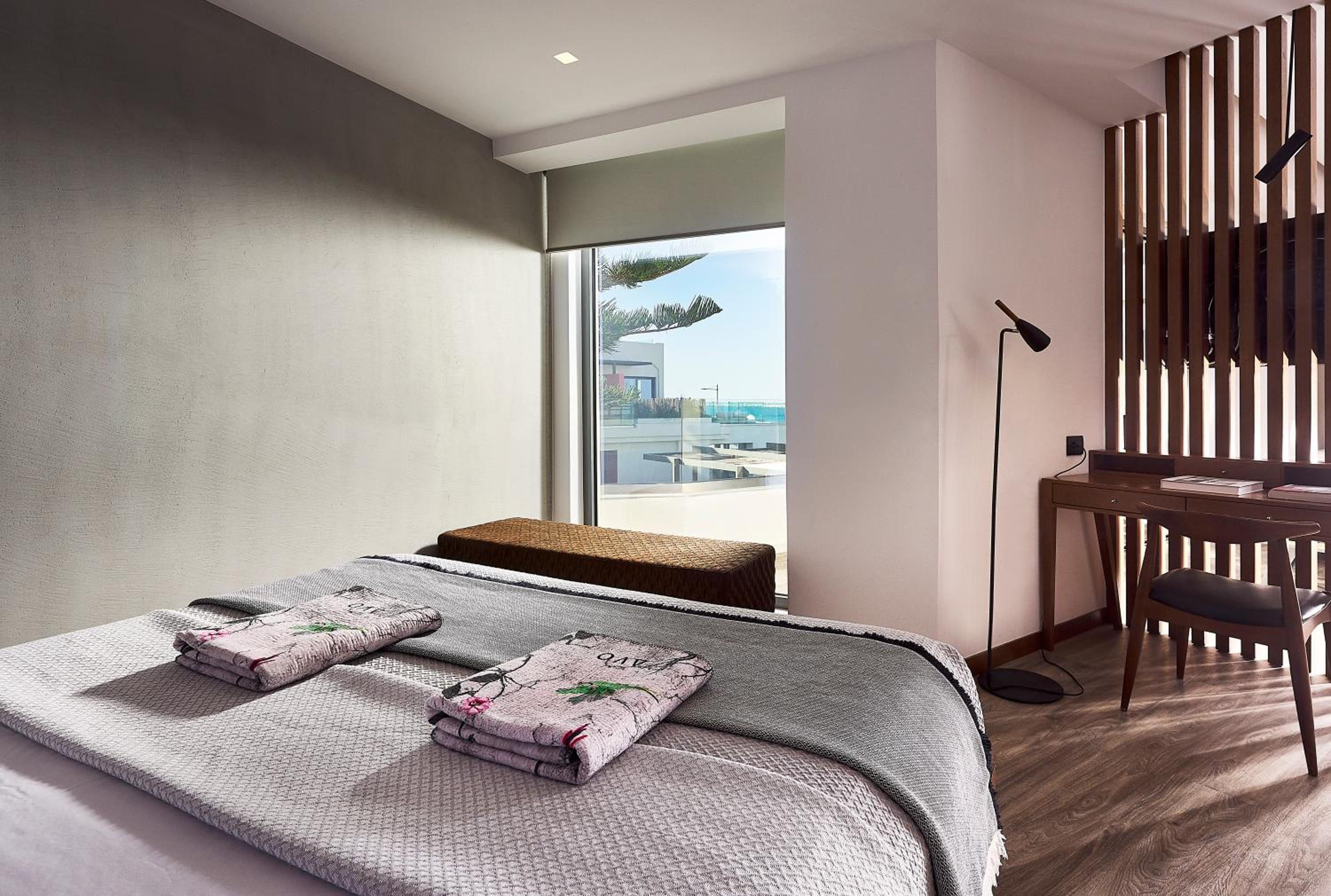 Deluxe Suite with Indoor Jacuzzi -Sea View photo 1