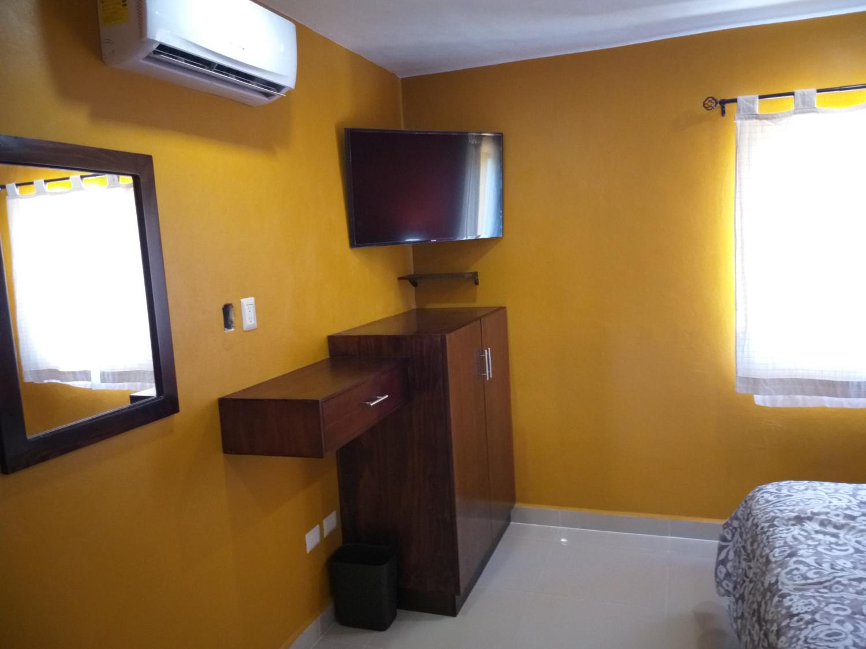 Deluxe Family Suite - Photo 1