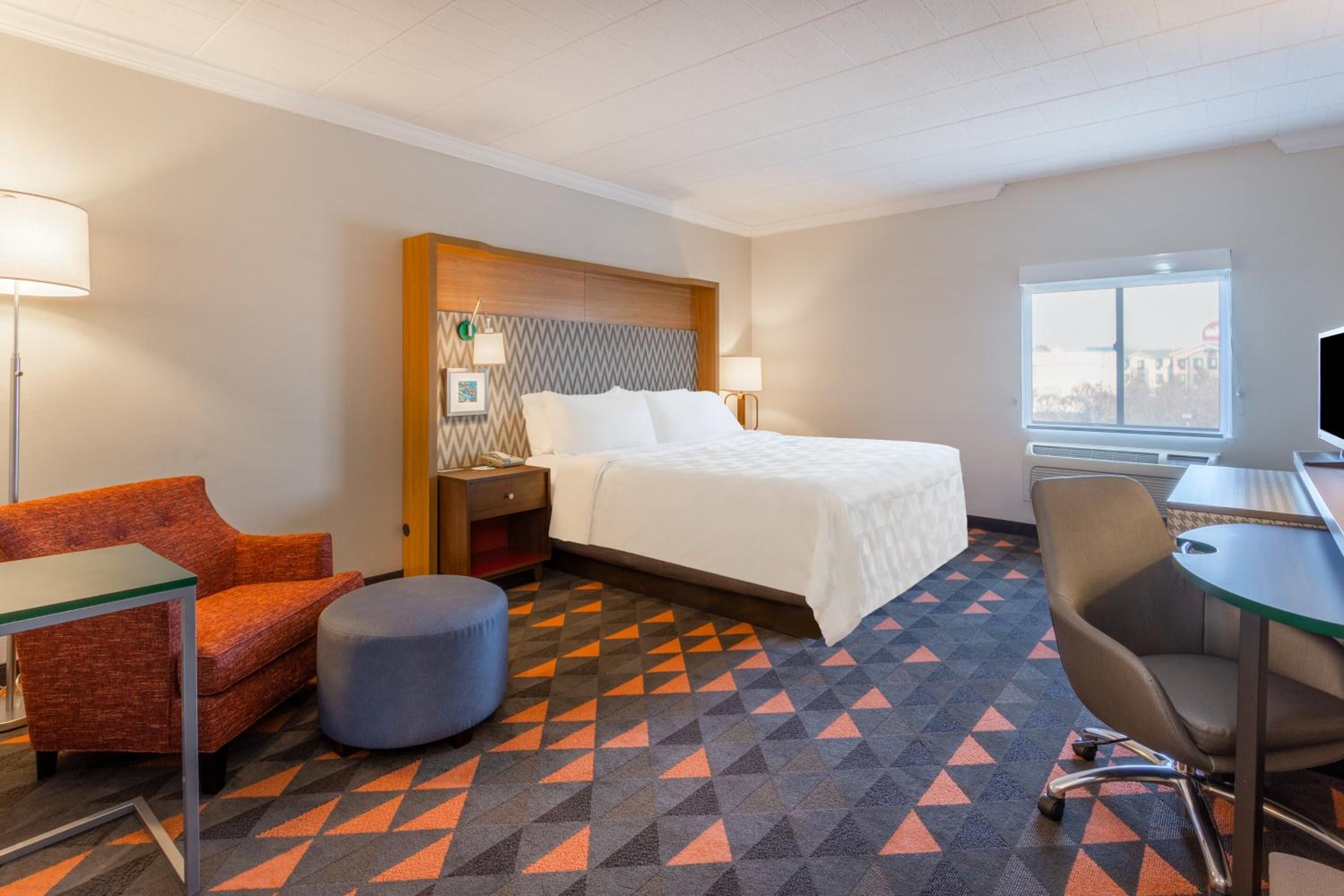 Standard King Room - Photo 3