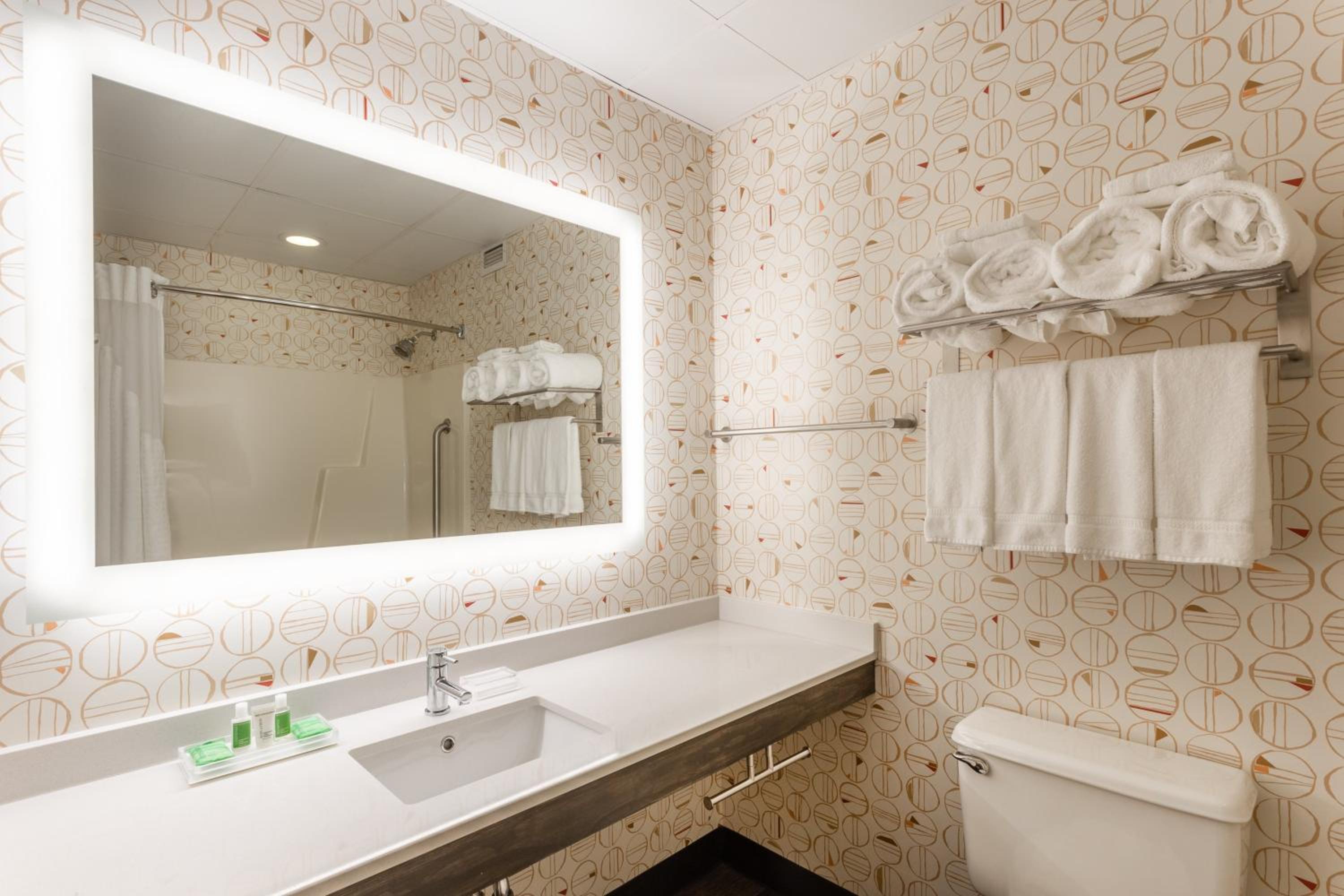 Standard King Room - Photo 2