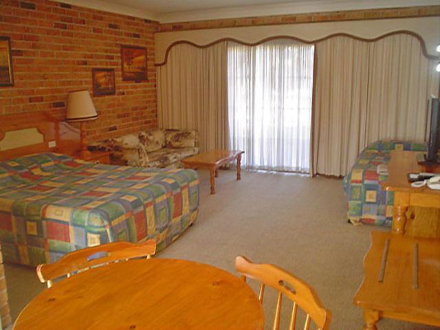 Two-Bedroom Suite - Photo 2