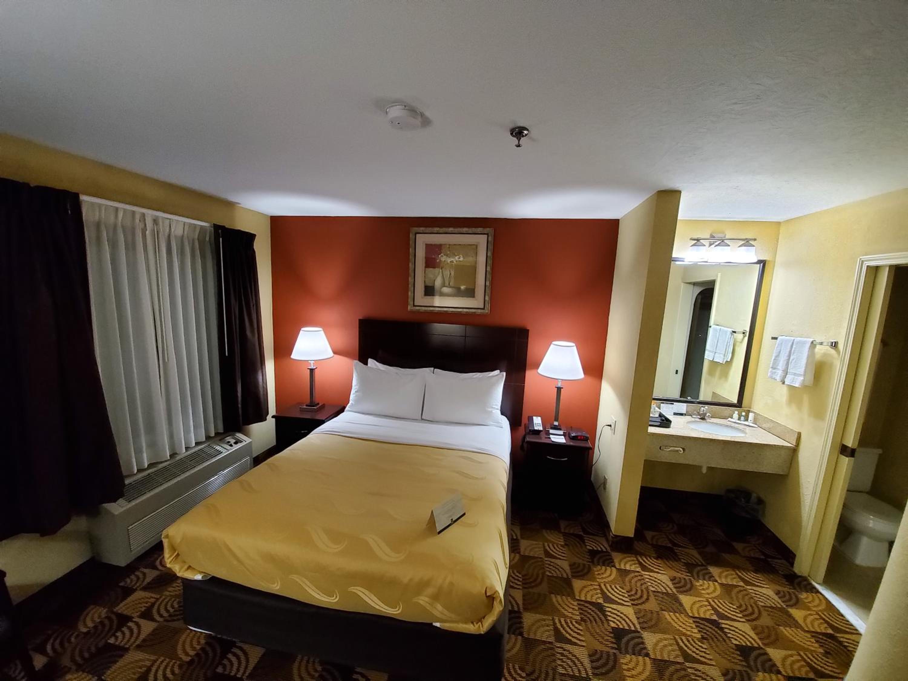 Queen Room - Photo 5