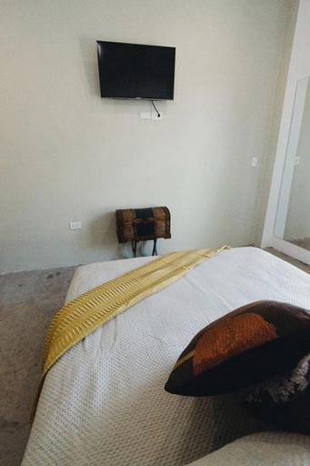 Studio Apartment - Photo 6