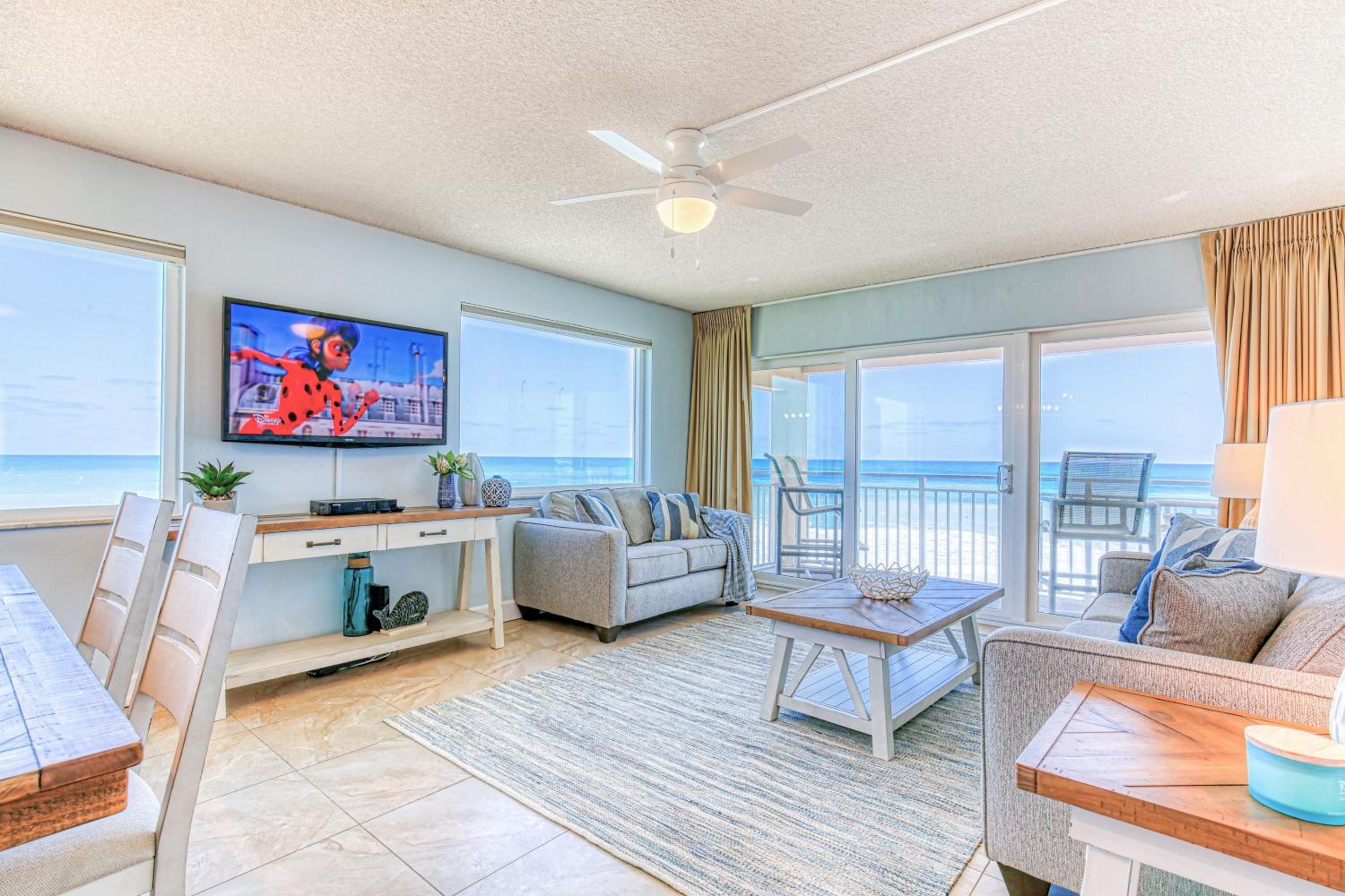 Deluxe Penthouse Apartment with Rooftop Hot Tub - Oceanfront - Unit #442 photo 1