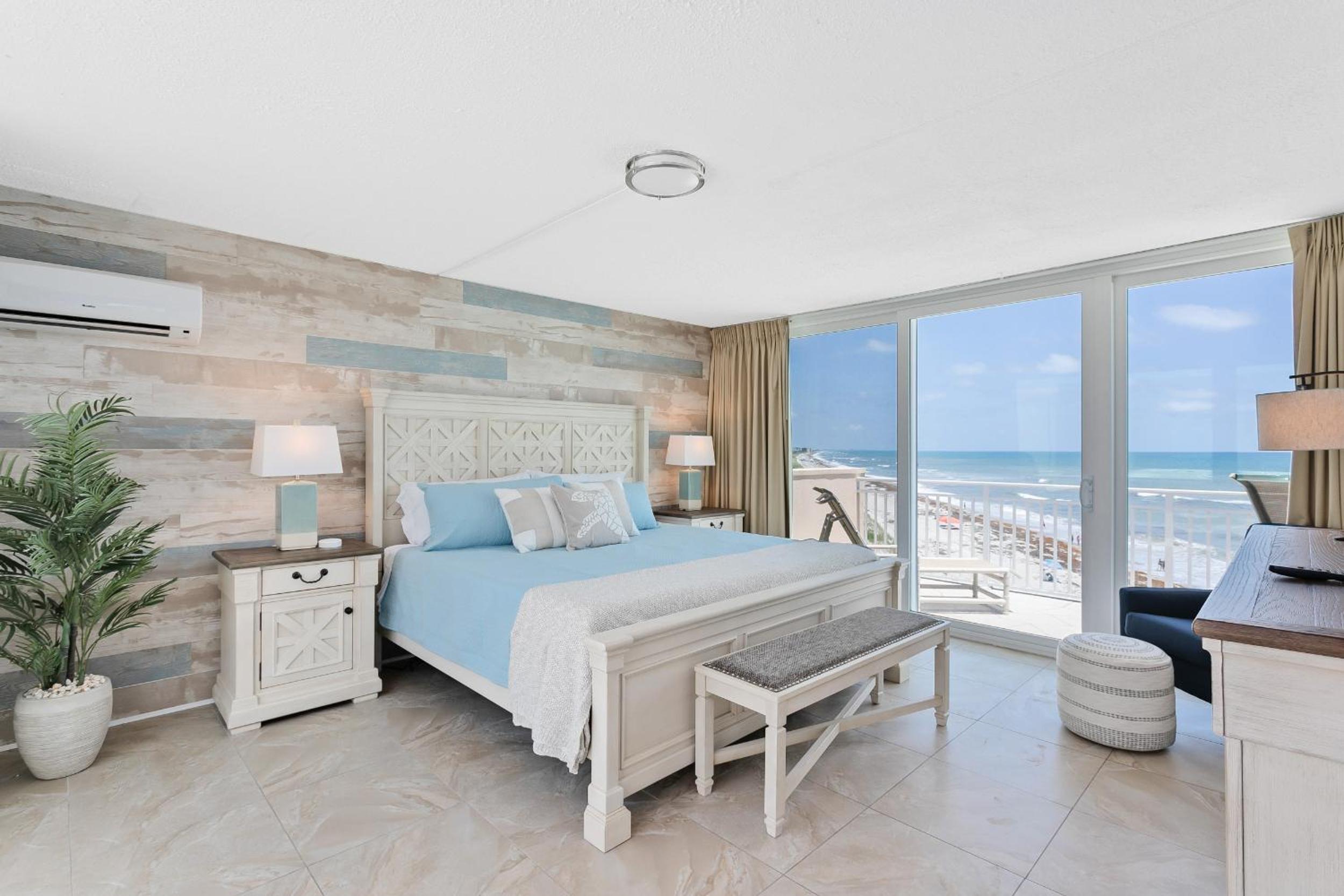 Deluxe Penthouse Apartment with Rooftop Hot Tub - Oceanfront - Unit #442 photo 3