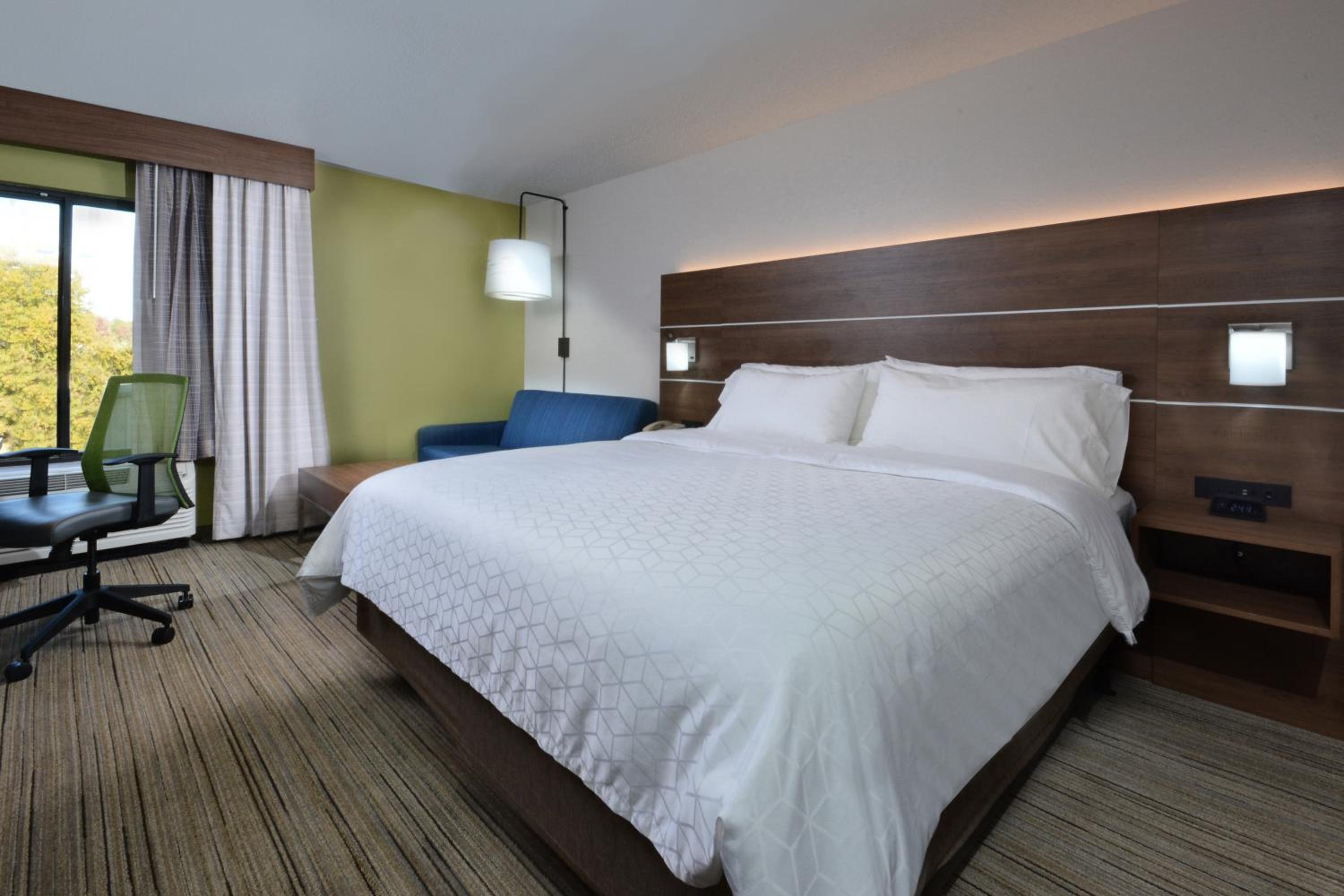 Standard King Room - Photo 1