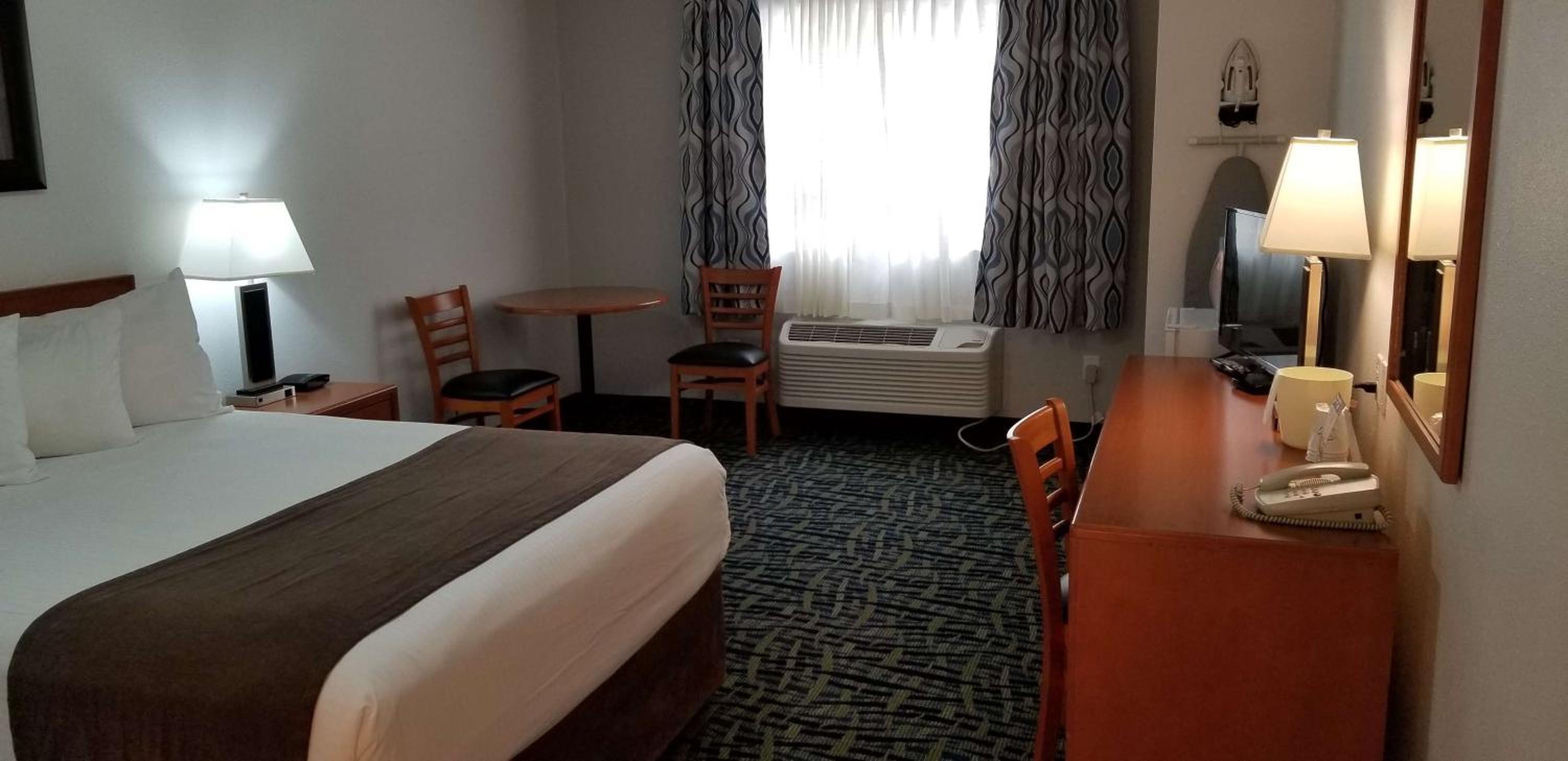 Queen Room - Mobility Access - Photo 3