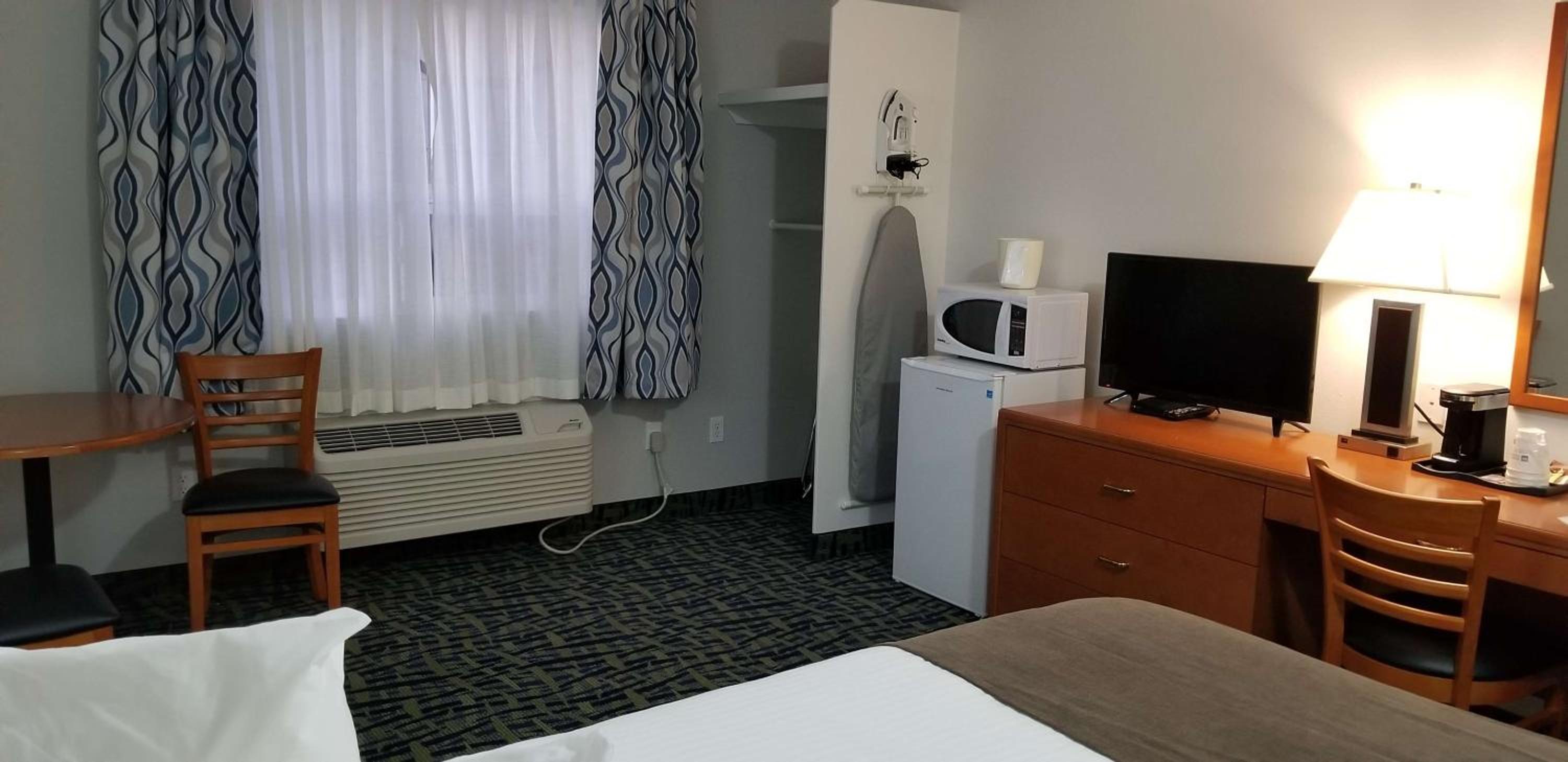 Queen Room - Mobility Access - Photo 5