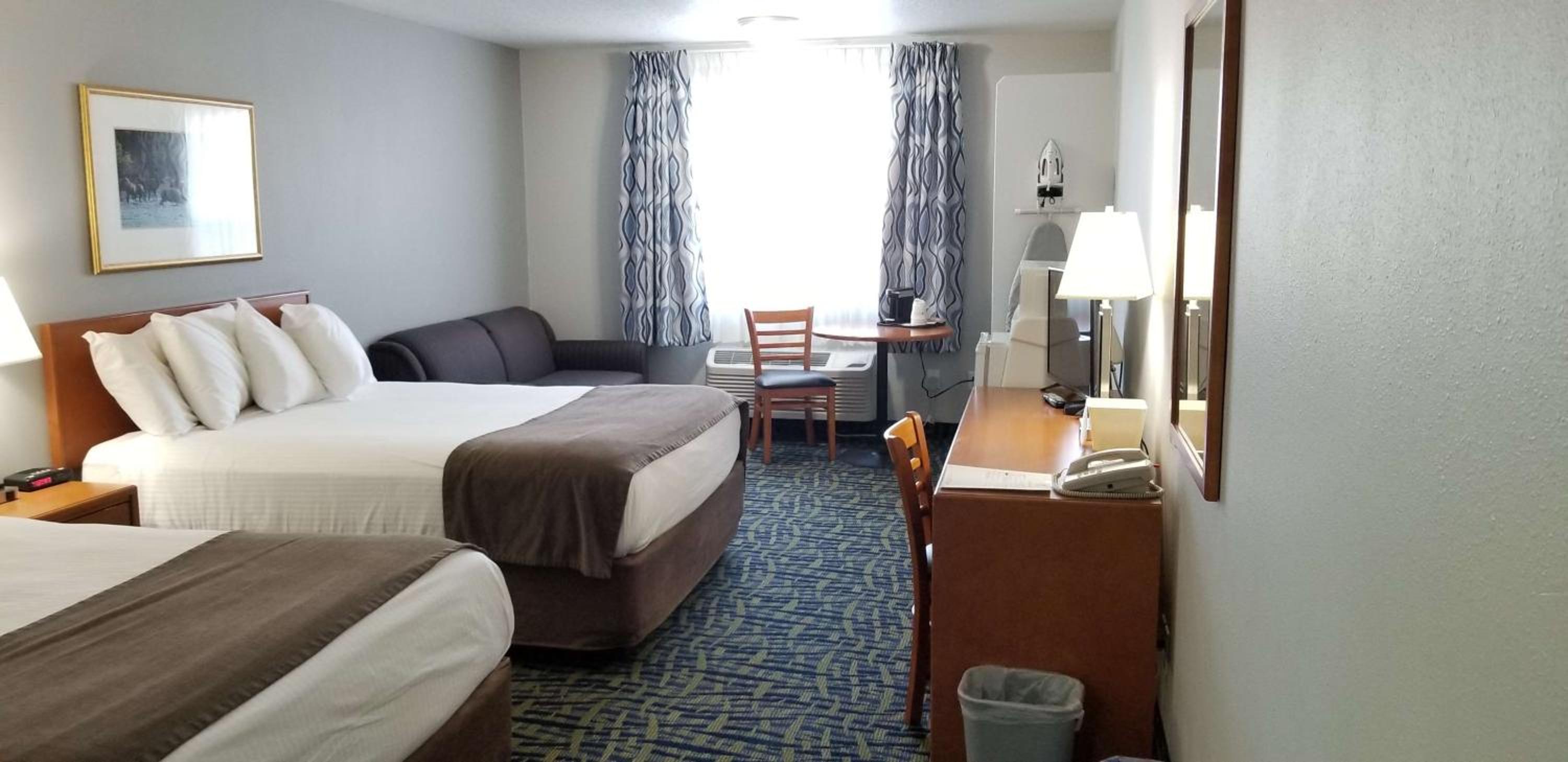 Queen Room with Two Queen Beds and Sofa - Photo 5