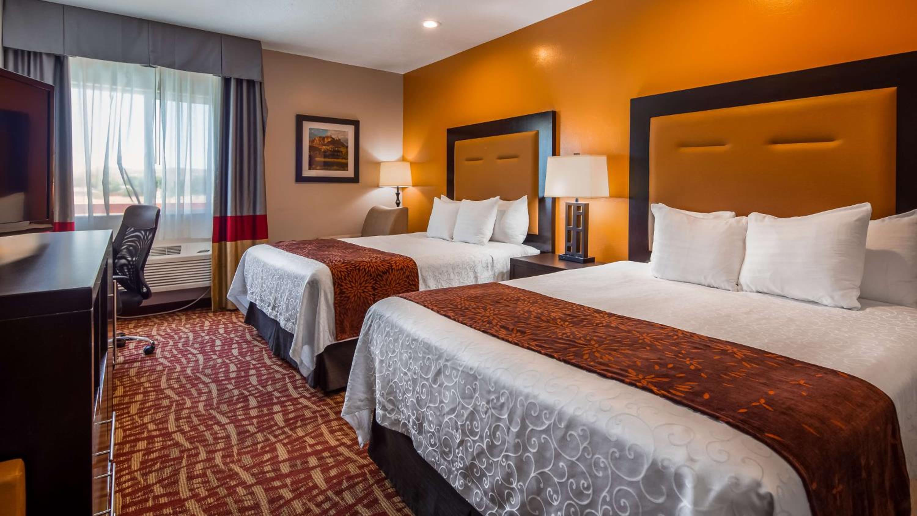 Queen Room with Two Queen Beds - Non-Smoking photo 1
