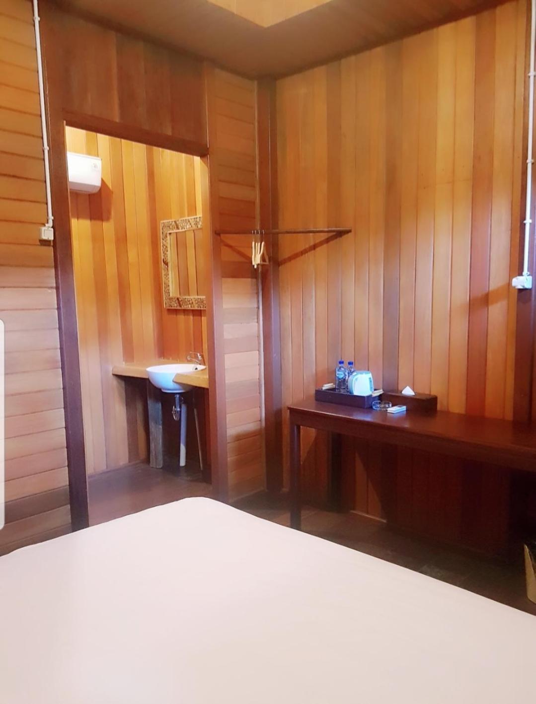 Deluxe Double or Twin Room - Photo 8