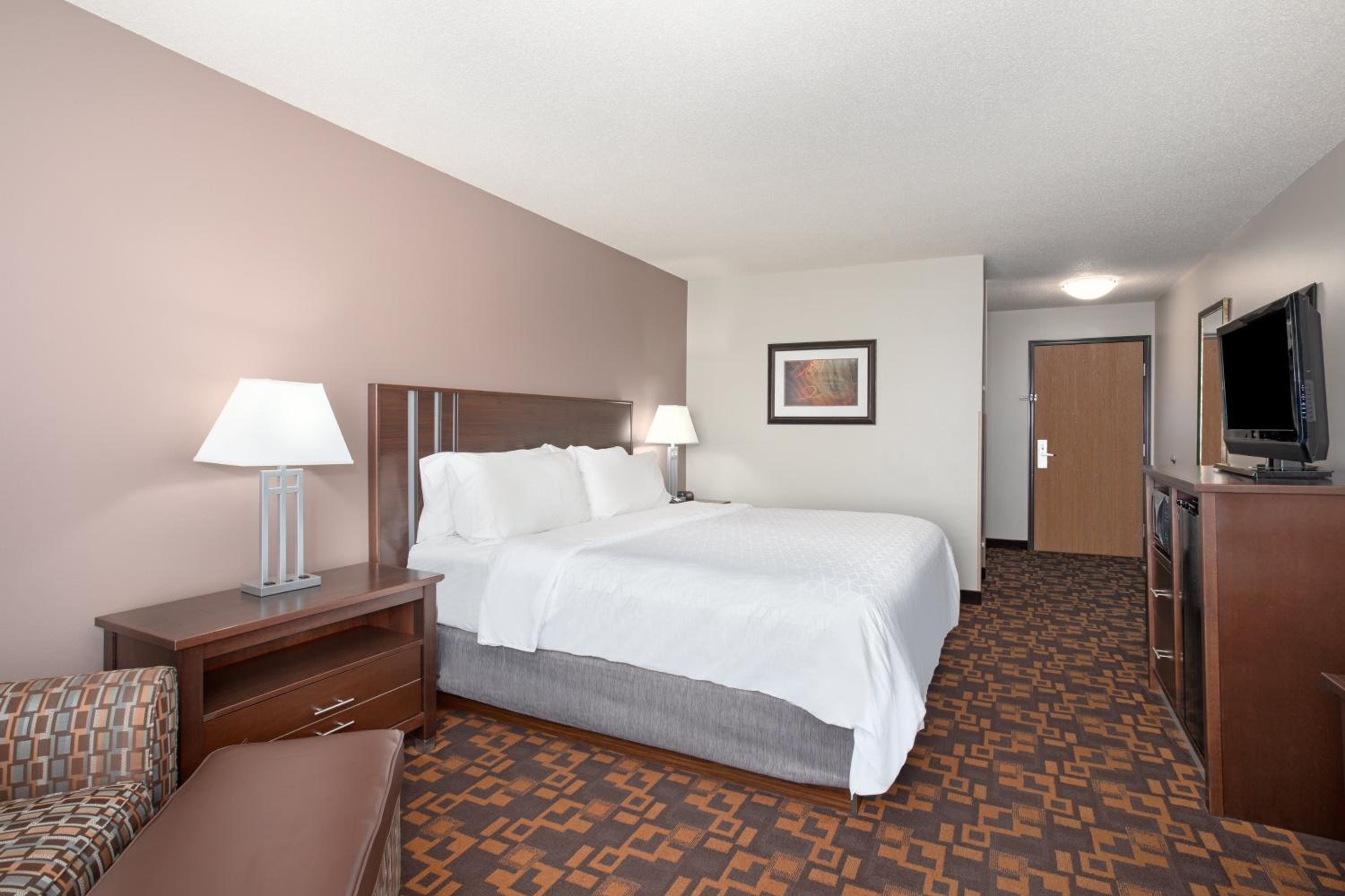 Standard King Room - Photo 3
