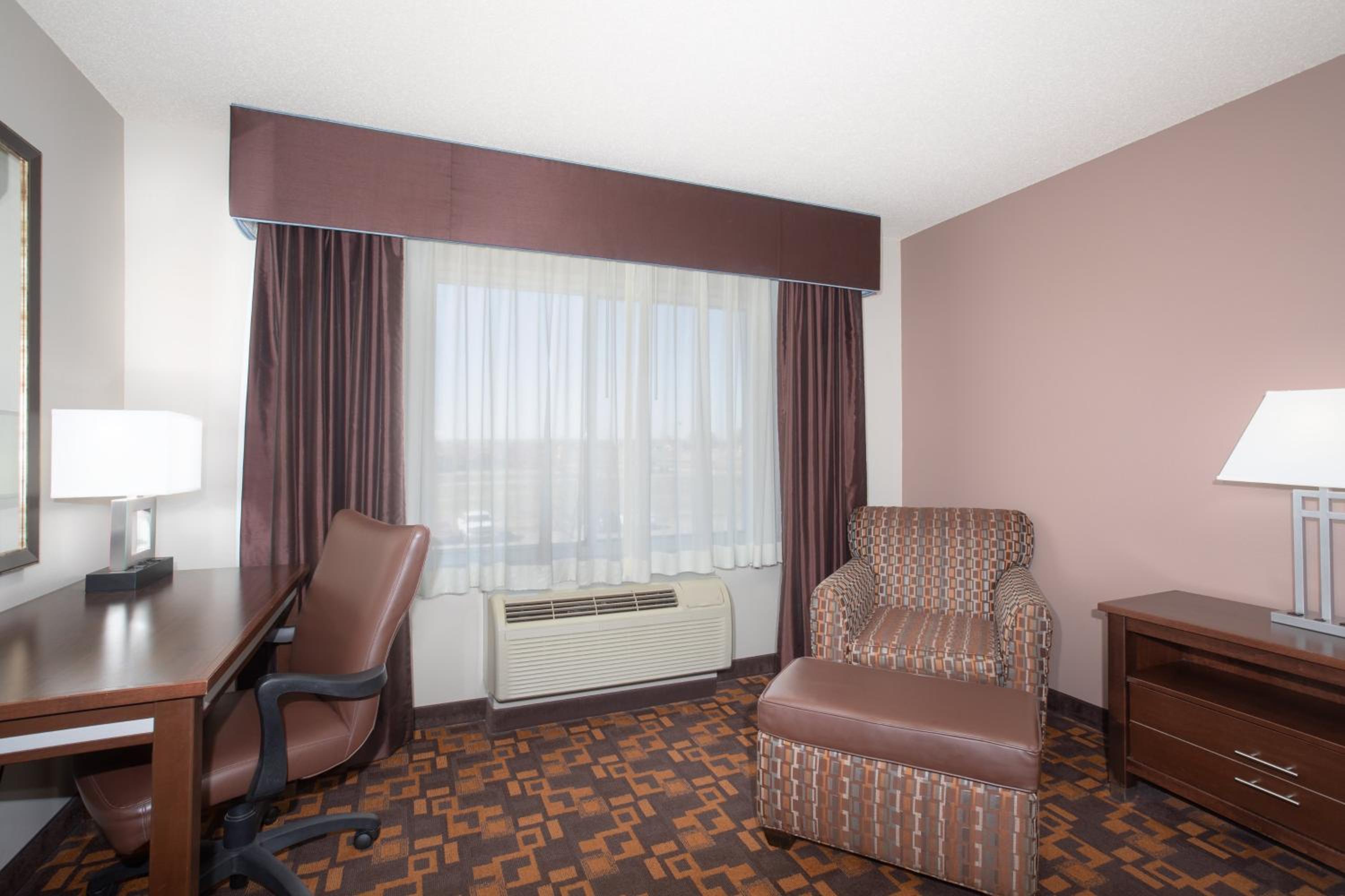 Standard King Room - Photo 2
