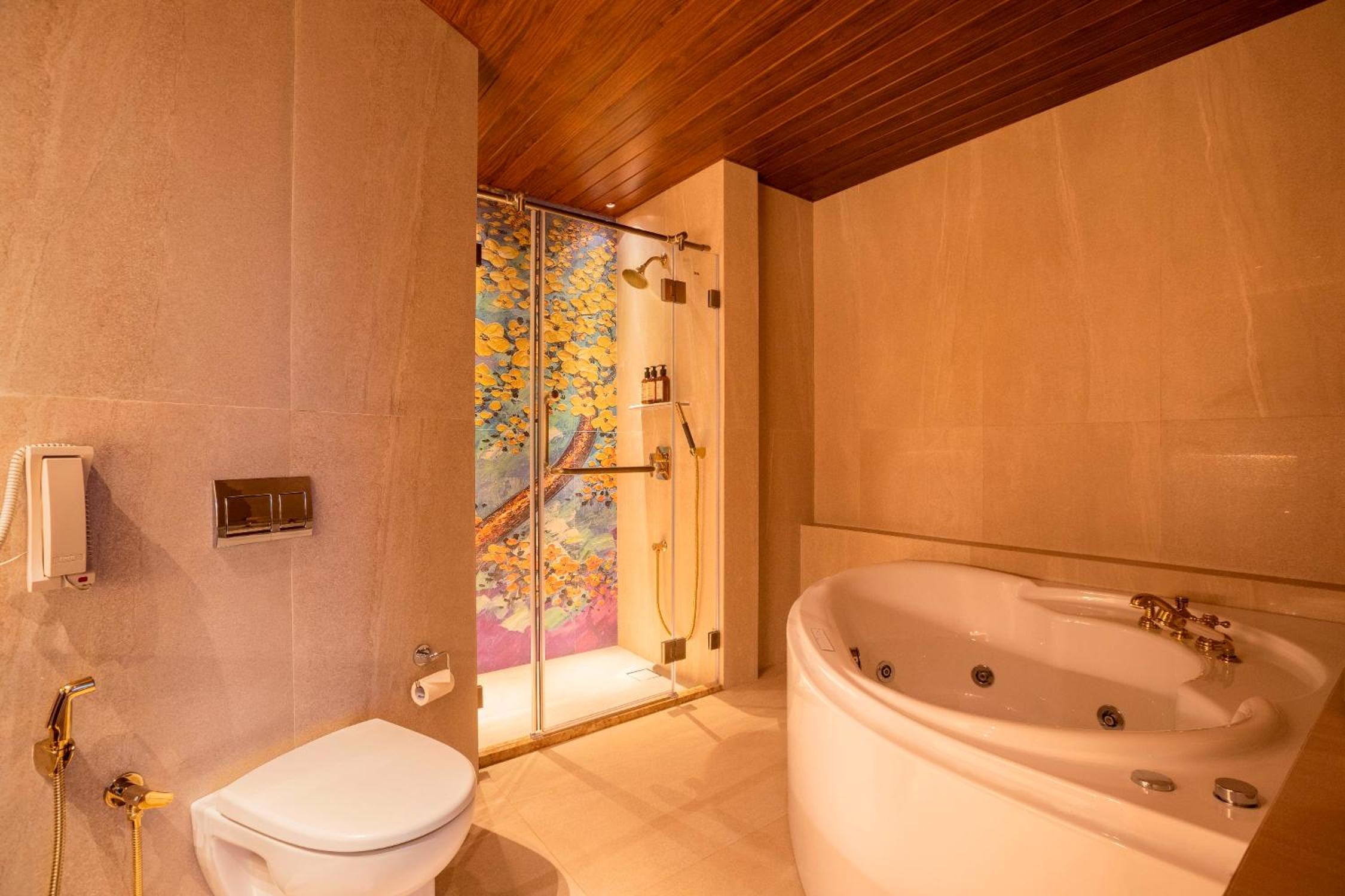 Grand Suite with Balcony photo 3