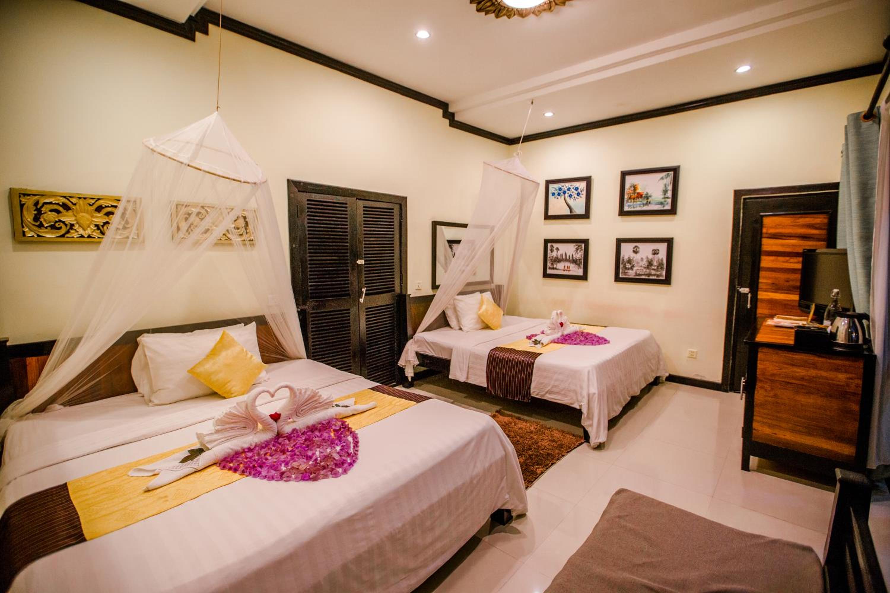Family Room with Two Bedrooms - Photo 1