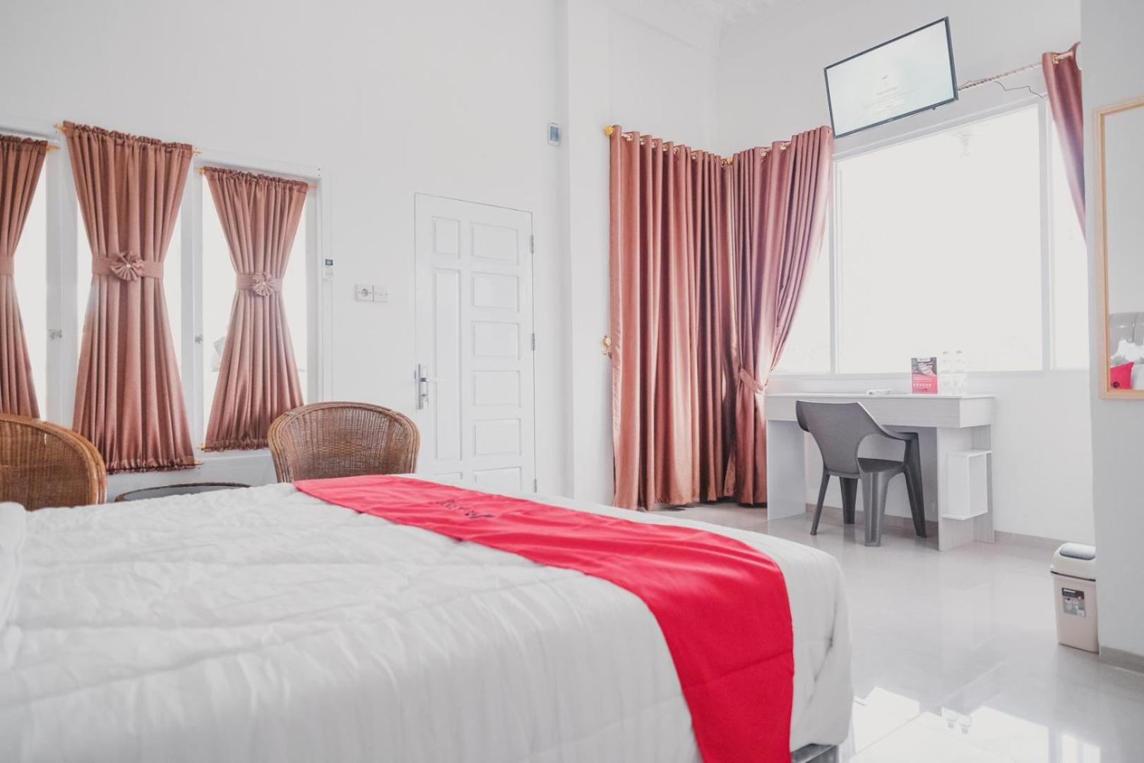 Deluxe Room - Photo 6
