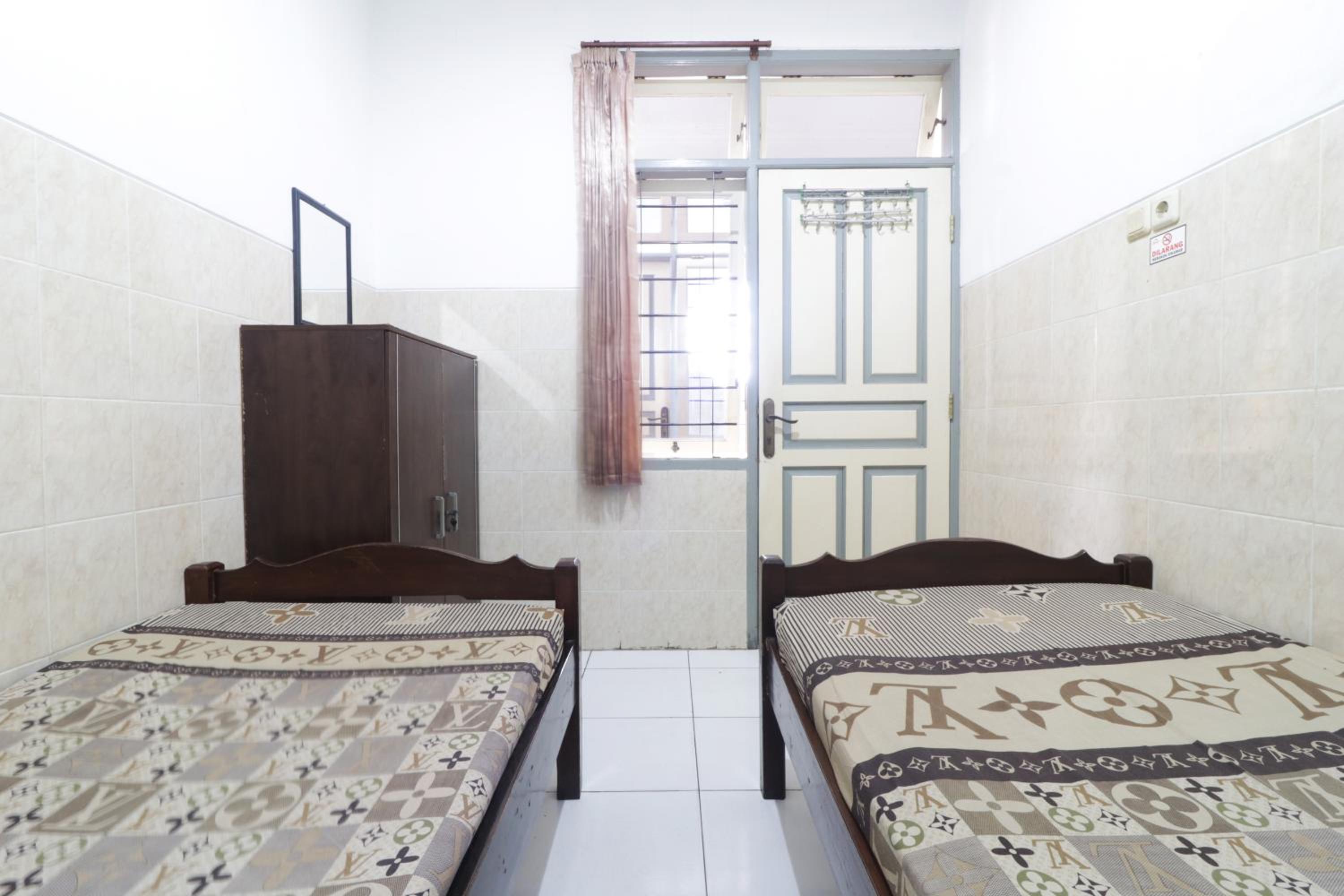 Economy Double Room - Photo 4