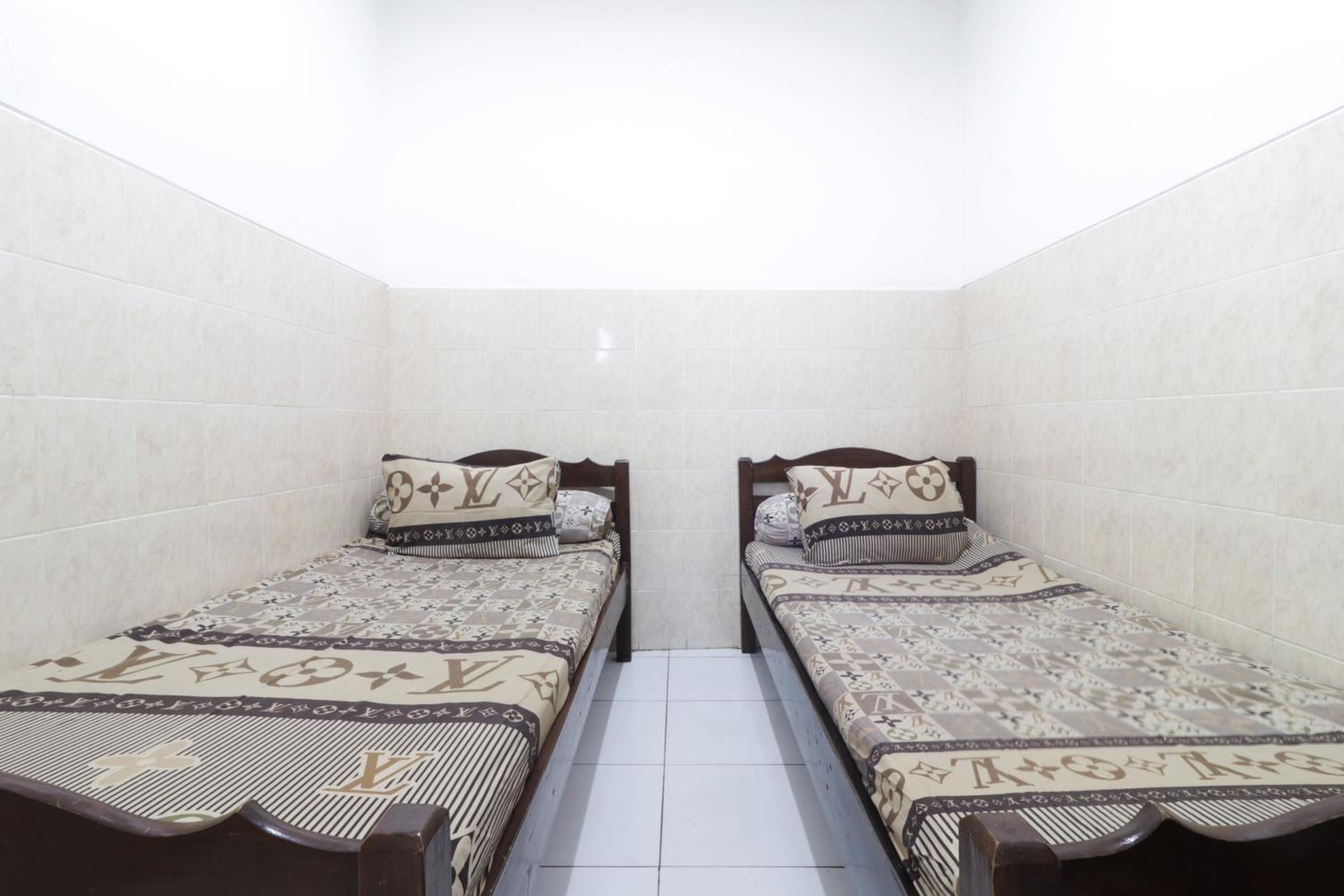 Economy Double Room - Photo 2