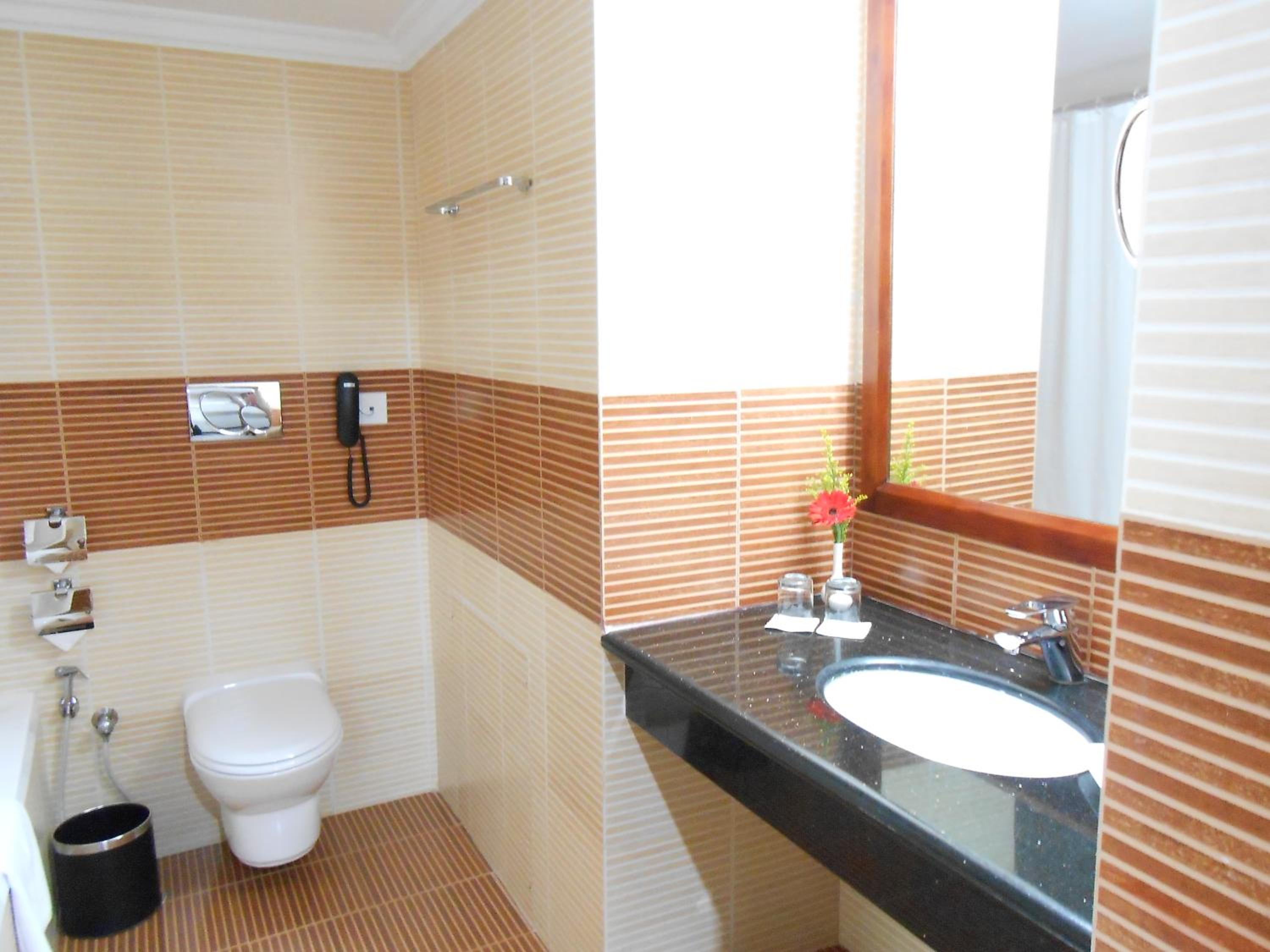 Executive Suite - Photo 4