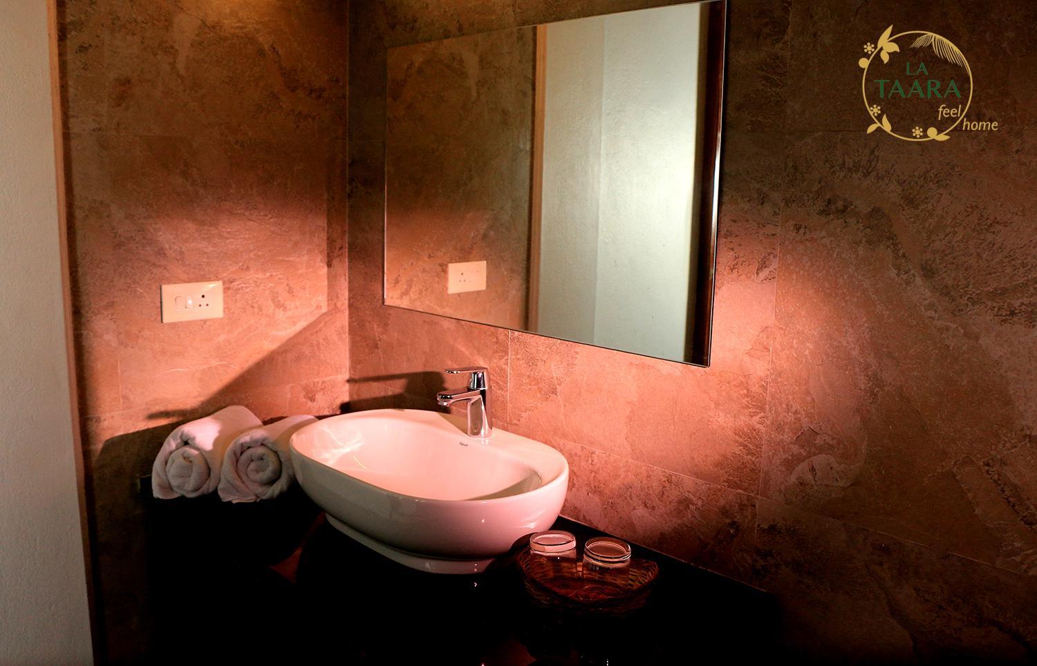 Deluxe Room - Photo 9