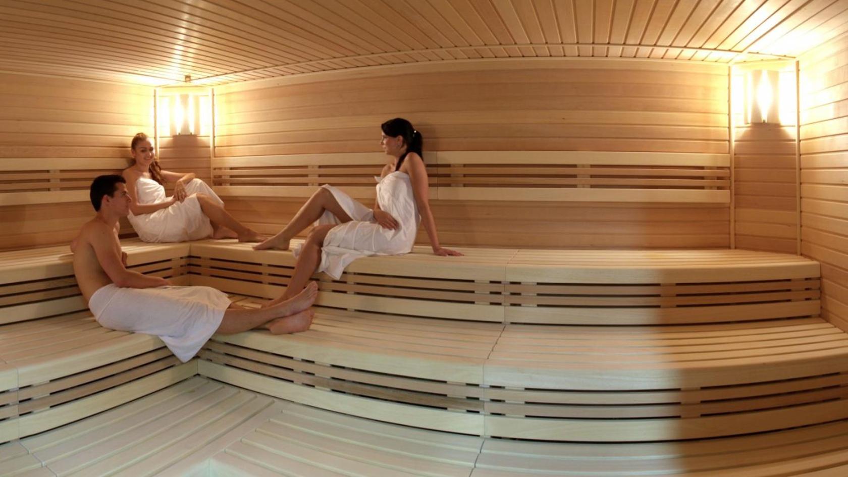 Double or Twin Room with Spa Access - Photo 7