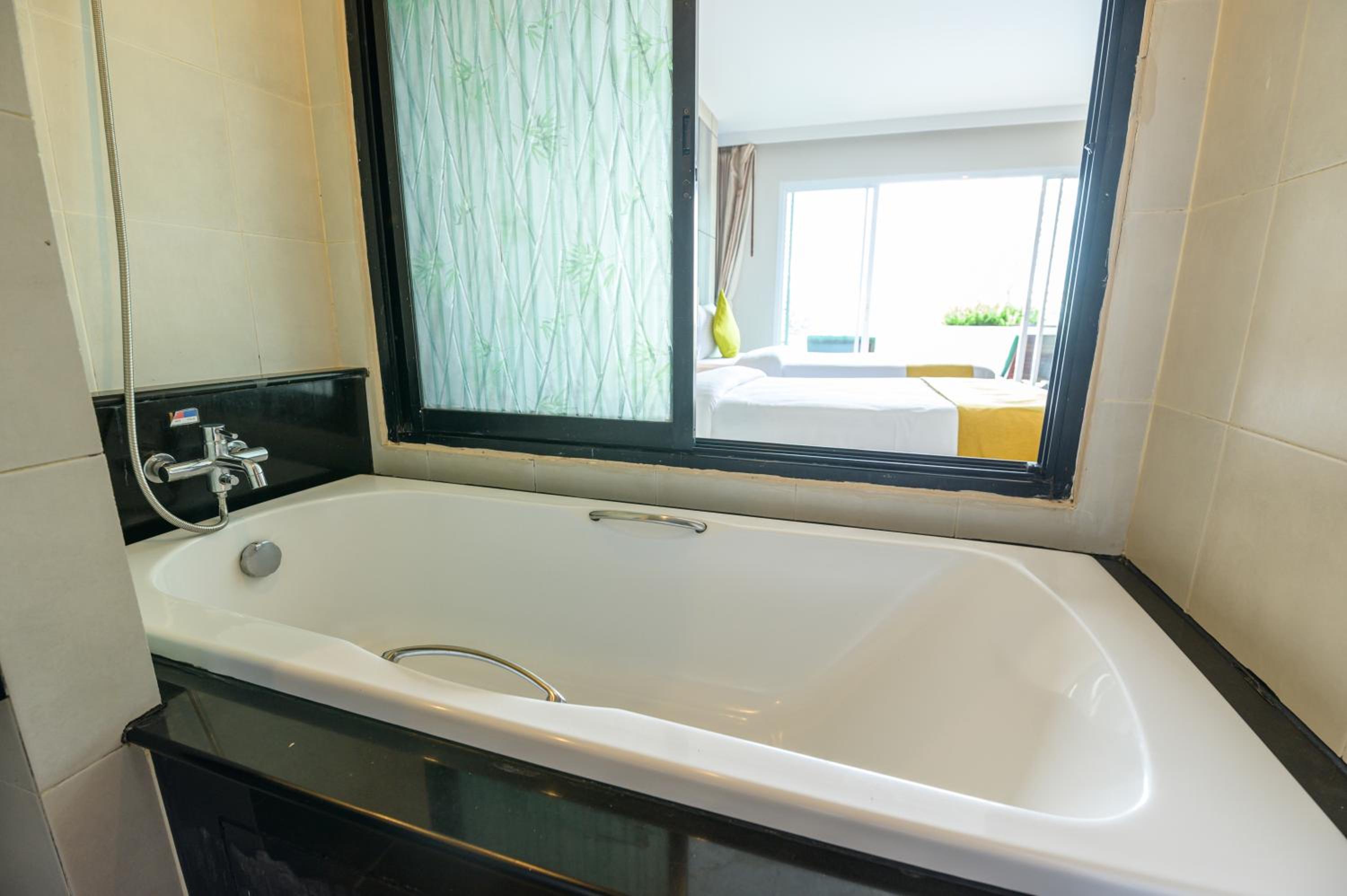 Deluxe Double or Twin Room with Pool Access - Photo 11