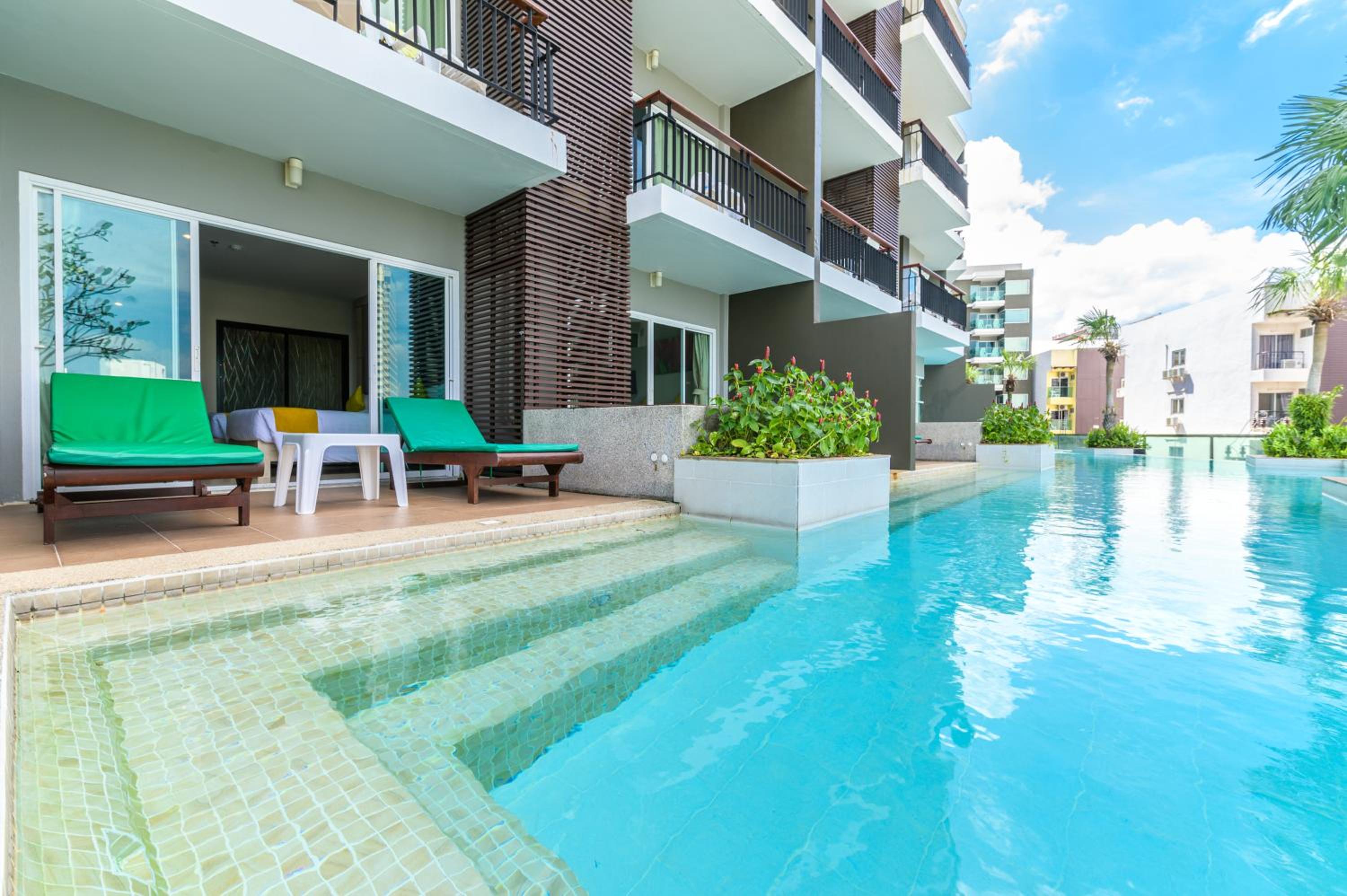 Deluxe Double or Twin Room with Pool Access - Photo 9