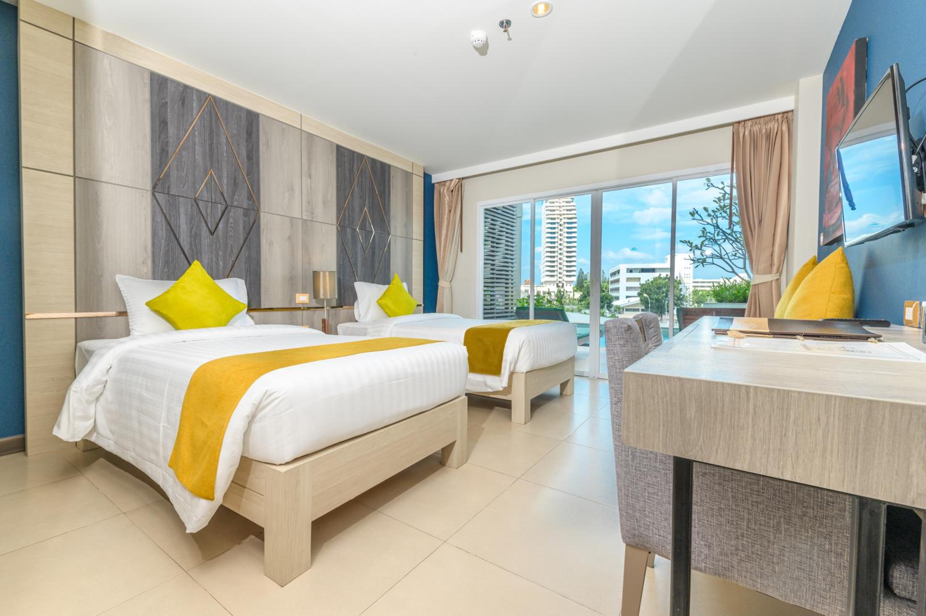 Deluxe Double or Twin Room with Pool Access - Photo 1