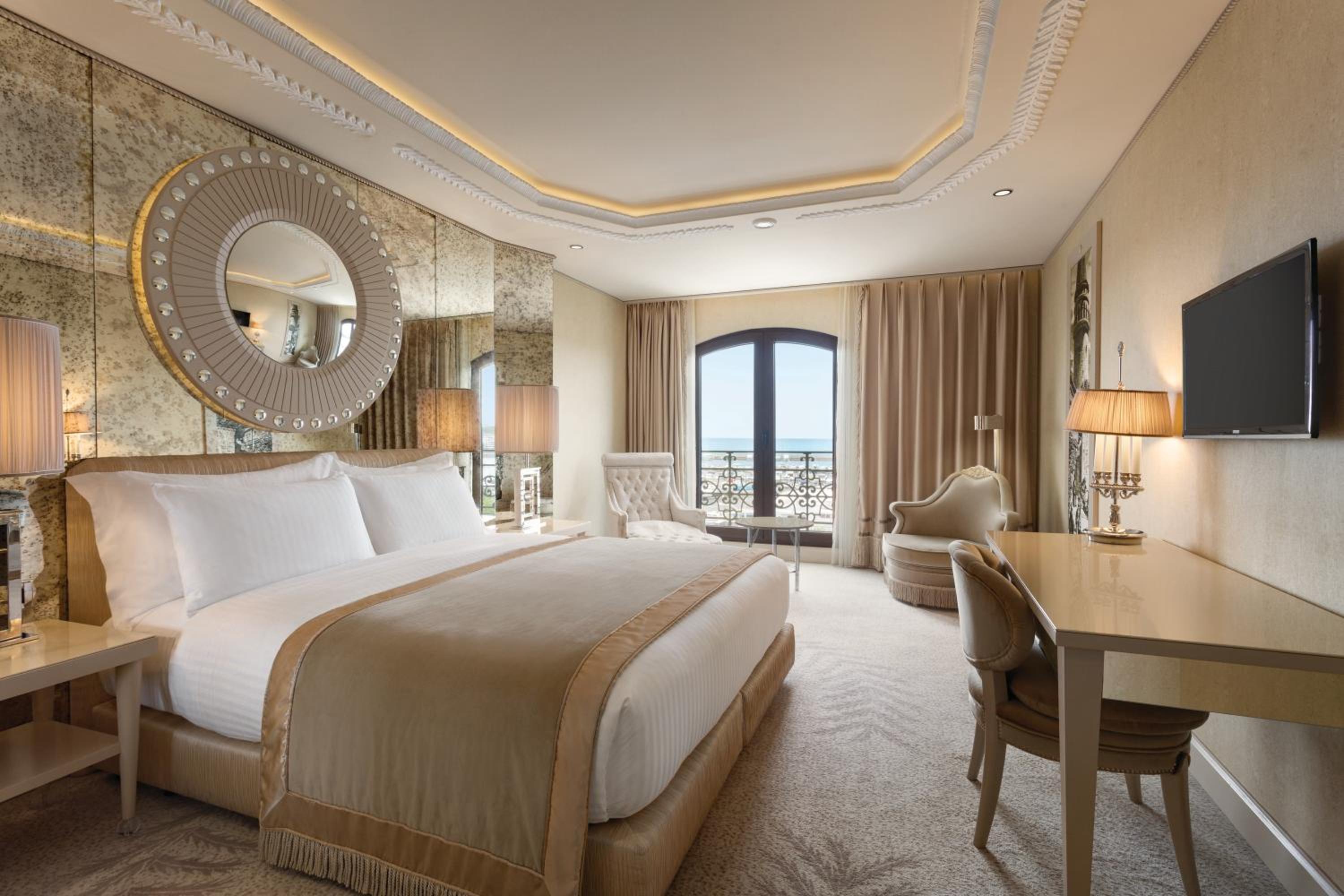 Deluxe King Room with Sea View