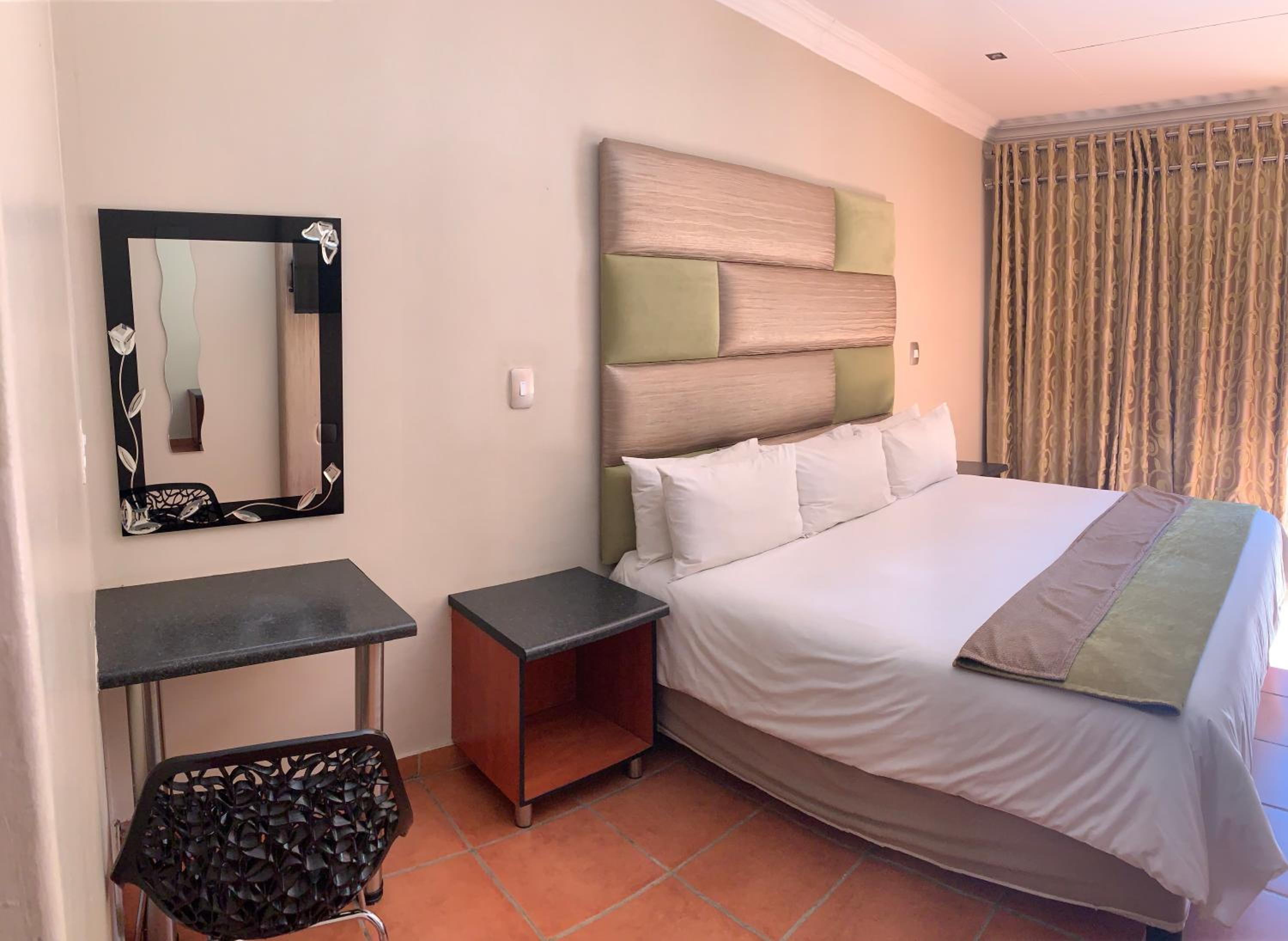 Twin Room - Photo 8