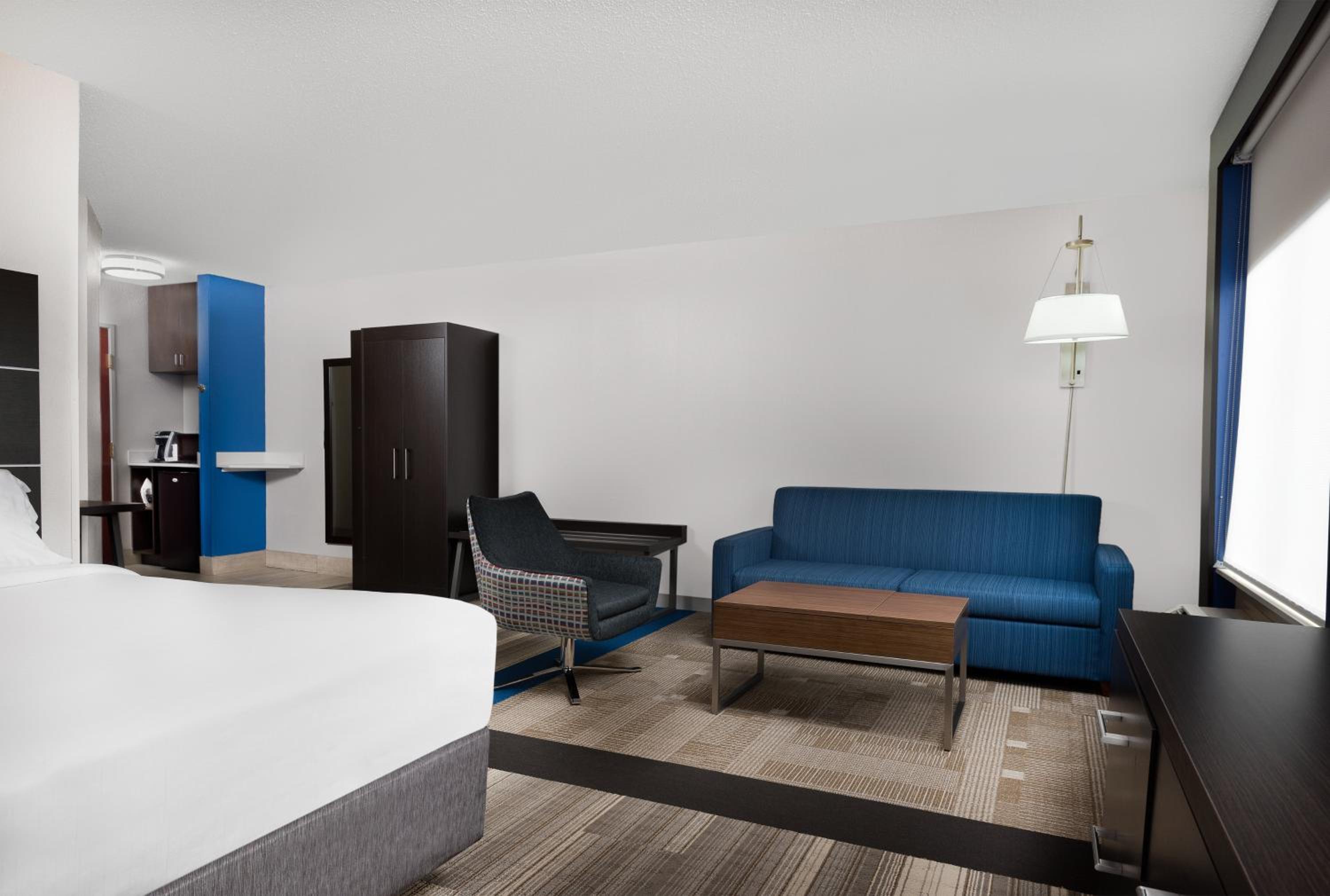 King Suite with Sofa Bed - Photo 3