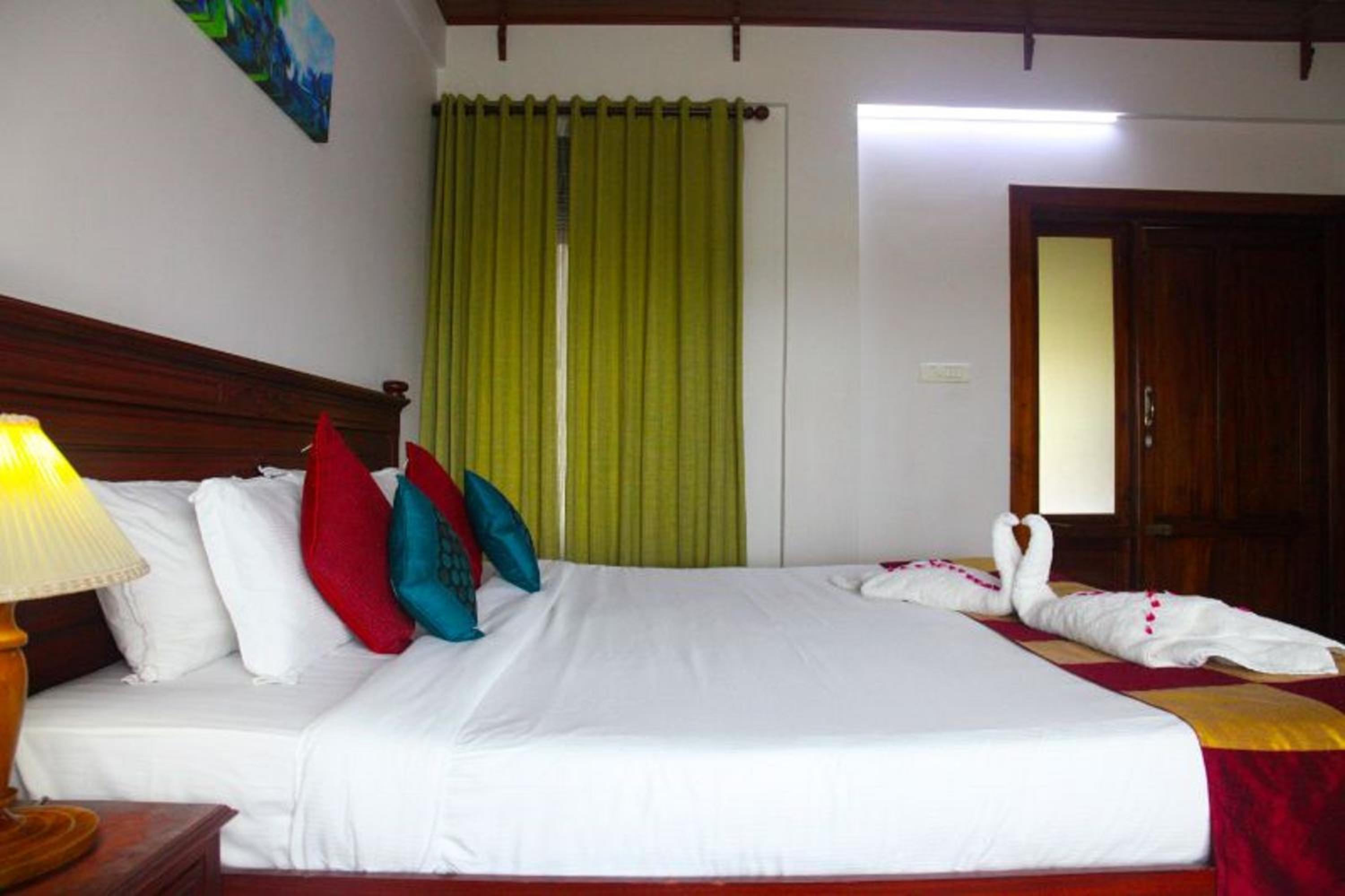 Premium Lake View  - Photo 14