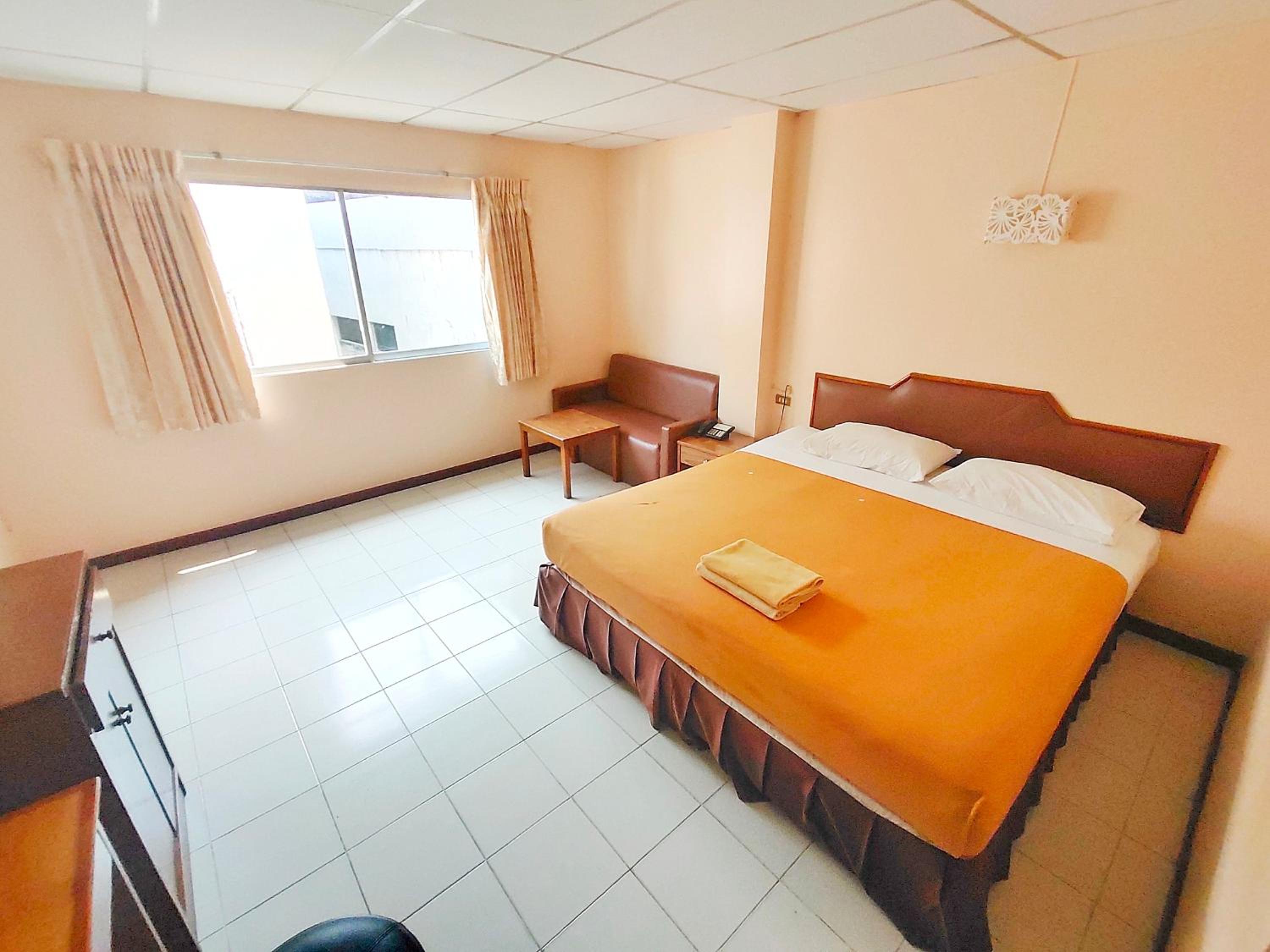 Deluxe King Room - Photo 1